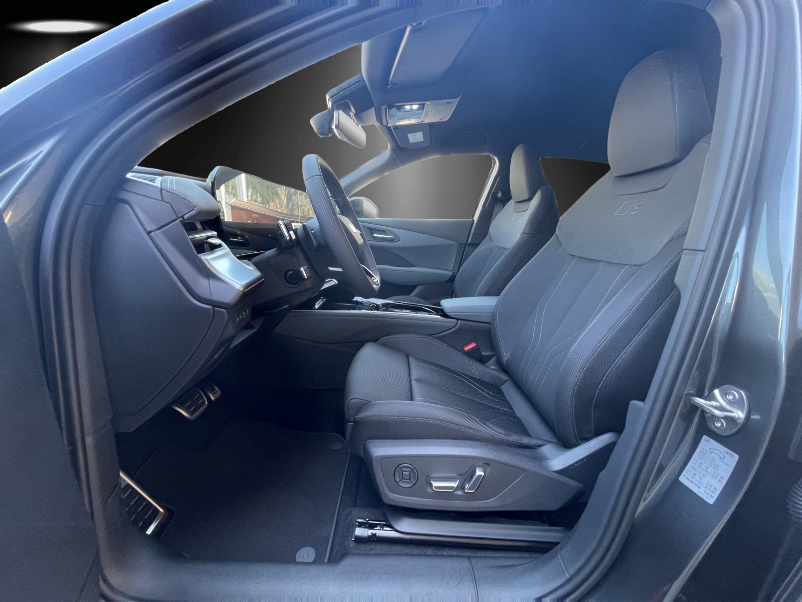 AUDI Q3 SUV TDI quattro 142 kW S tronic-image-9