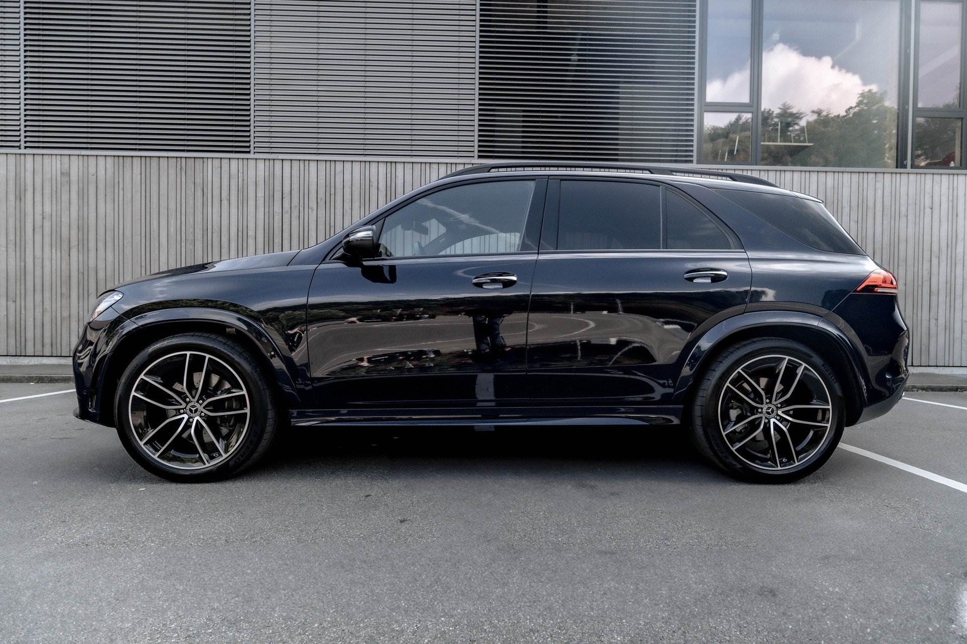 MERCEDES-BENZ GLE 400 d 4Matic AMG Line 9G-Tronic * INKL. MERCEDES GARANTIE * HINTERACHSLENKUNG *-image-7