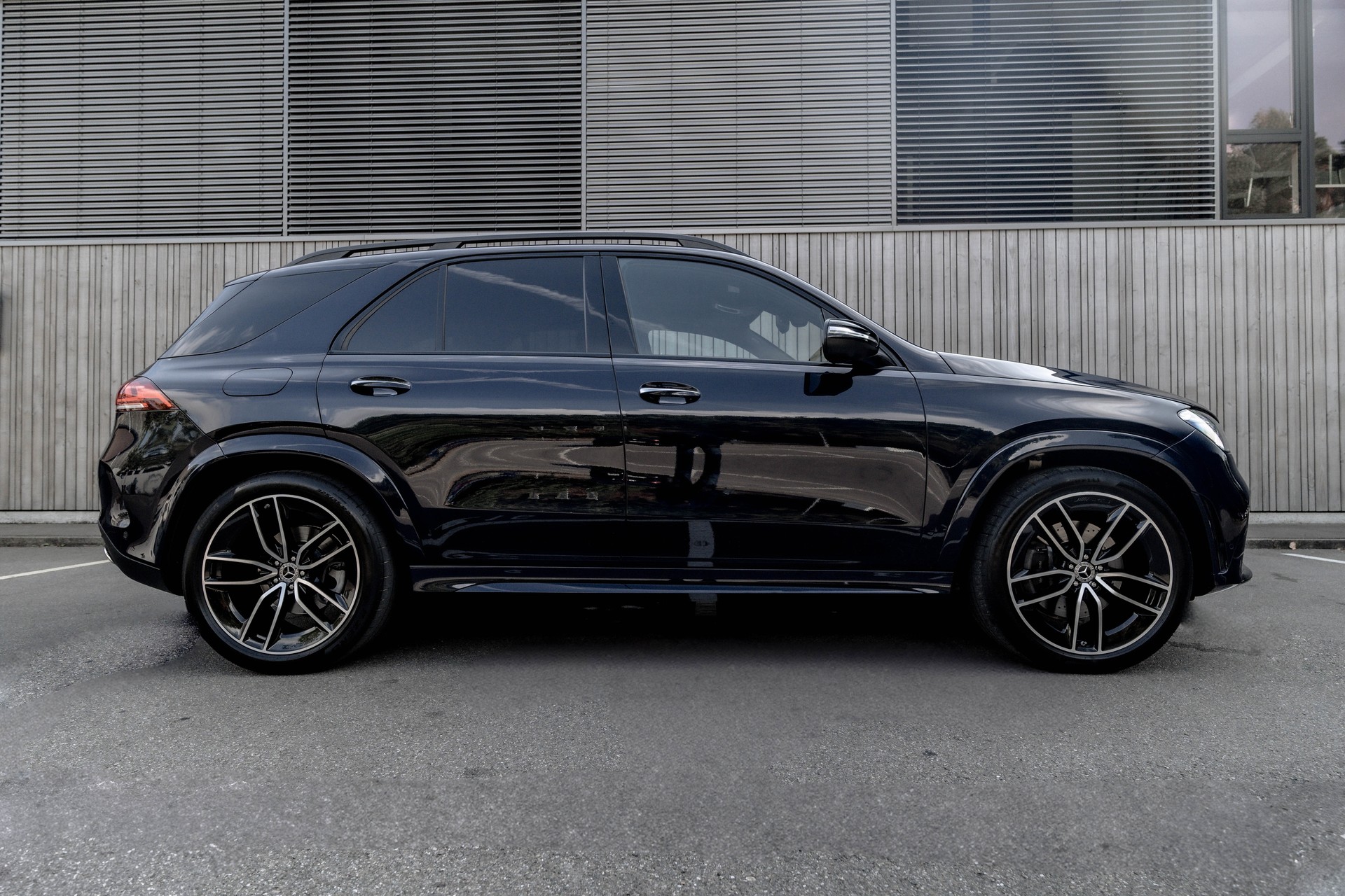 MERCEDES-BENZ GLE 400 d 4Matic AMG Line 9G-Tronic * INKL. MERCEDES GARANTIE * HINTERACHSLENKUNG *-image-3