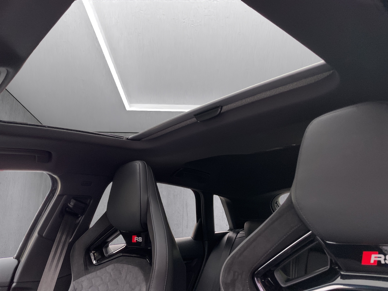 AUDI RS3 Sportback 2.5 TSI quattro S-tronic-image-16