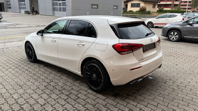 MERCEDES-BENZ A 180 7G-DCT-image-2