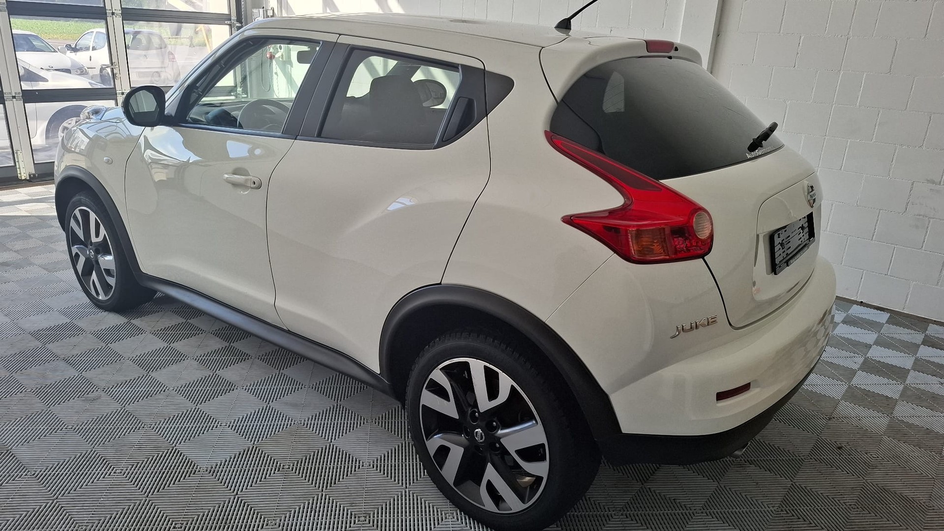 NISSAN Juke 1.6 tekna Xtronic CVT-image-3