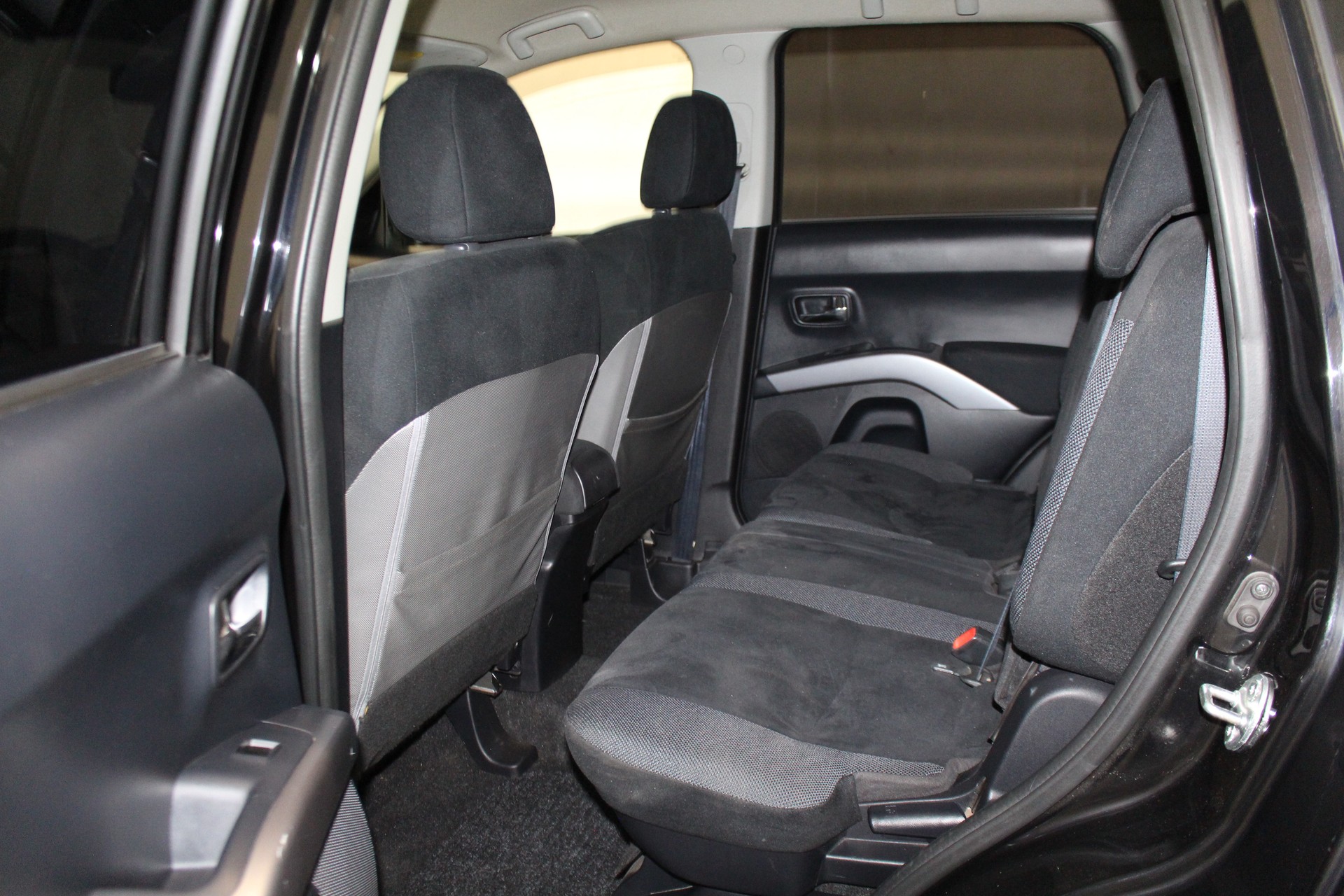 MITSUBISHI Outlander 2.4 MIVEC Invite CVT-image-7