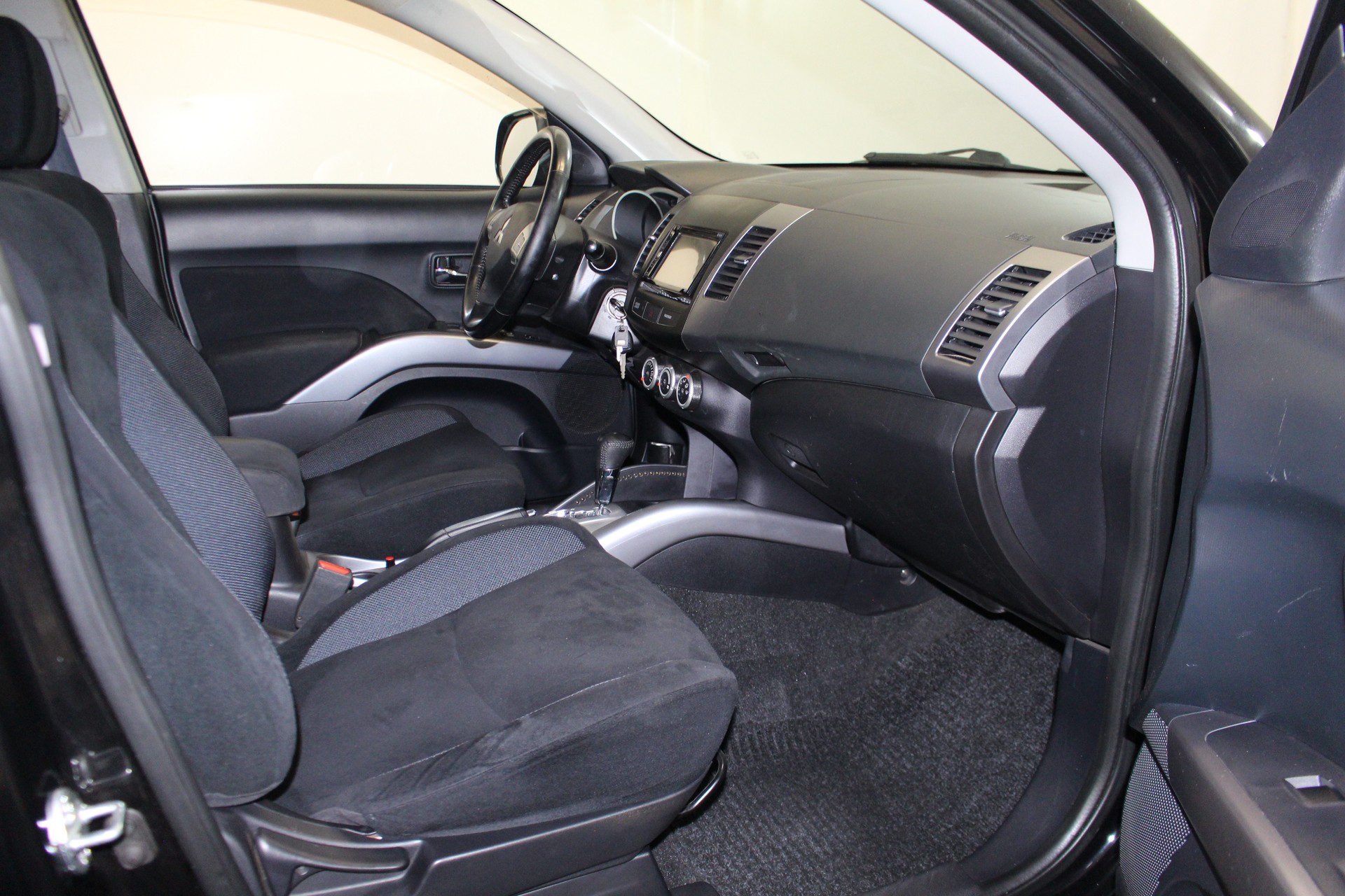 MITSUBISHI Outlander 2.4 MIVEC Invite CVT-image-11