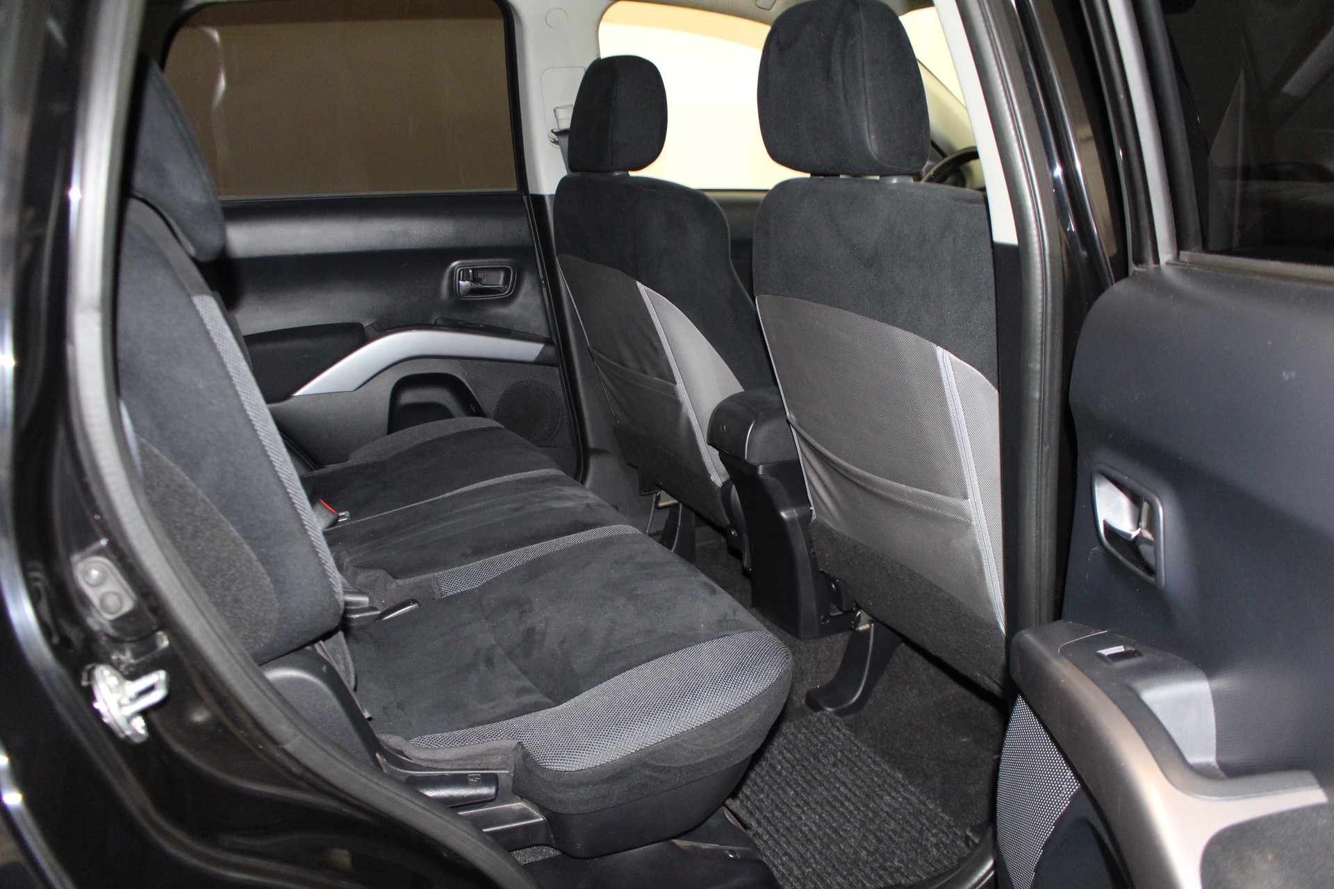 MITSUBISHI Outlander 2.4 MIVEC Invite CVT-image-10