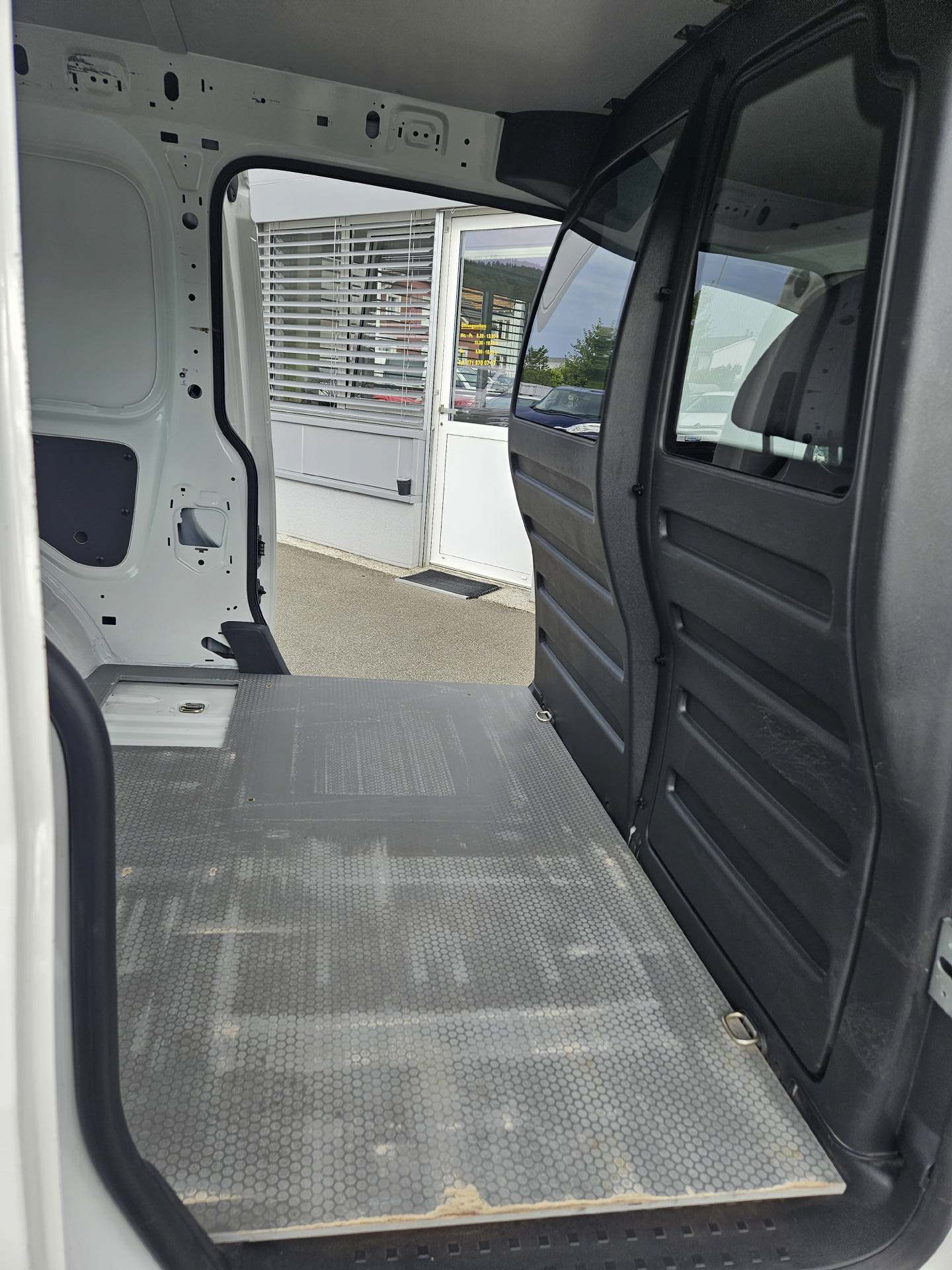 VW Caddy Maxi Kaw. 2.0 TDI 122 BMT 4motion * Klima * Anhängerkupplung * Navi *-image-10