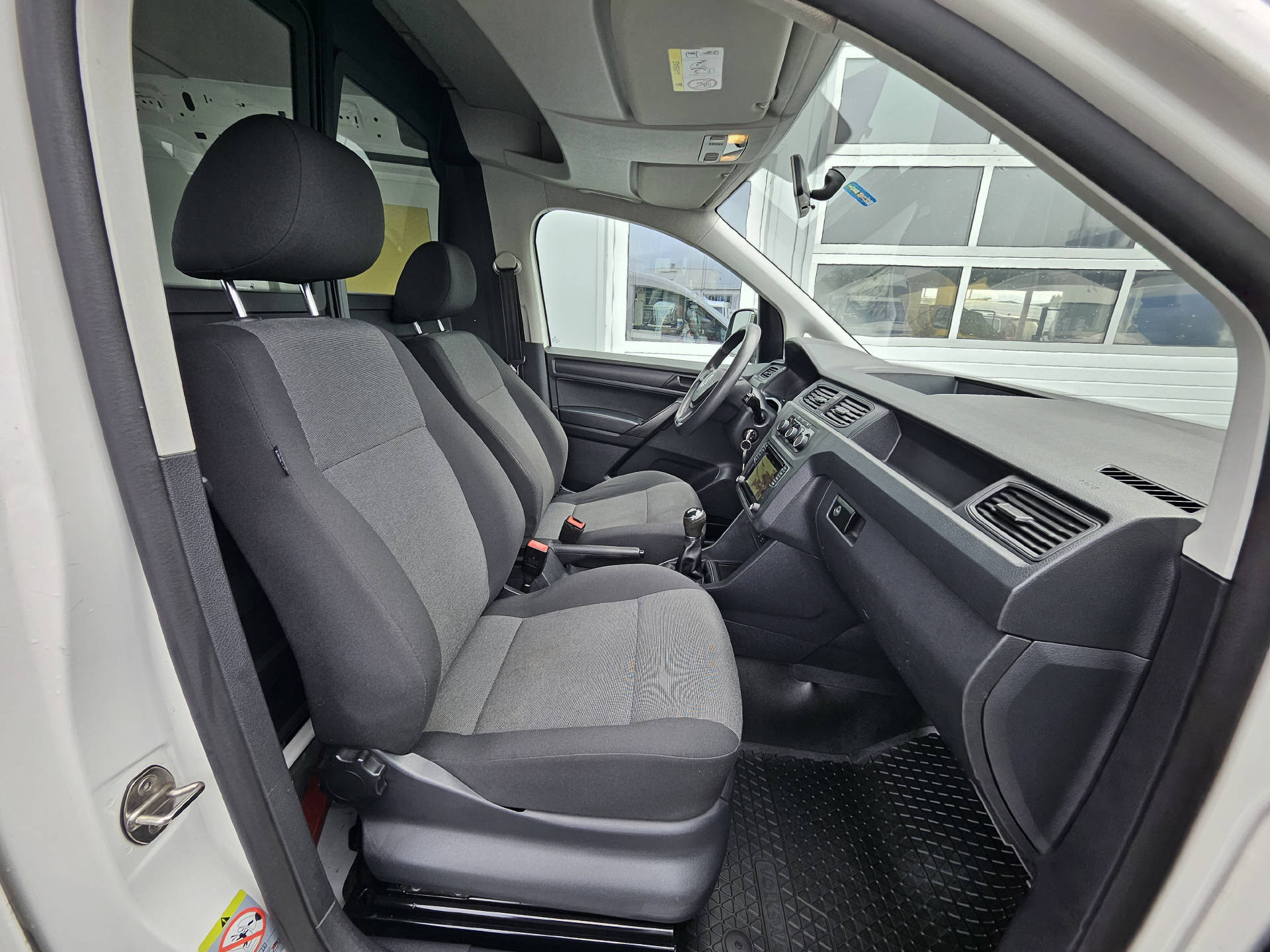 VW Caddy Maxi Kaw. 2.0 TDI 122 BMT 4motion * Klima * Anhängerkupplung * Navi *-image-16