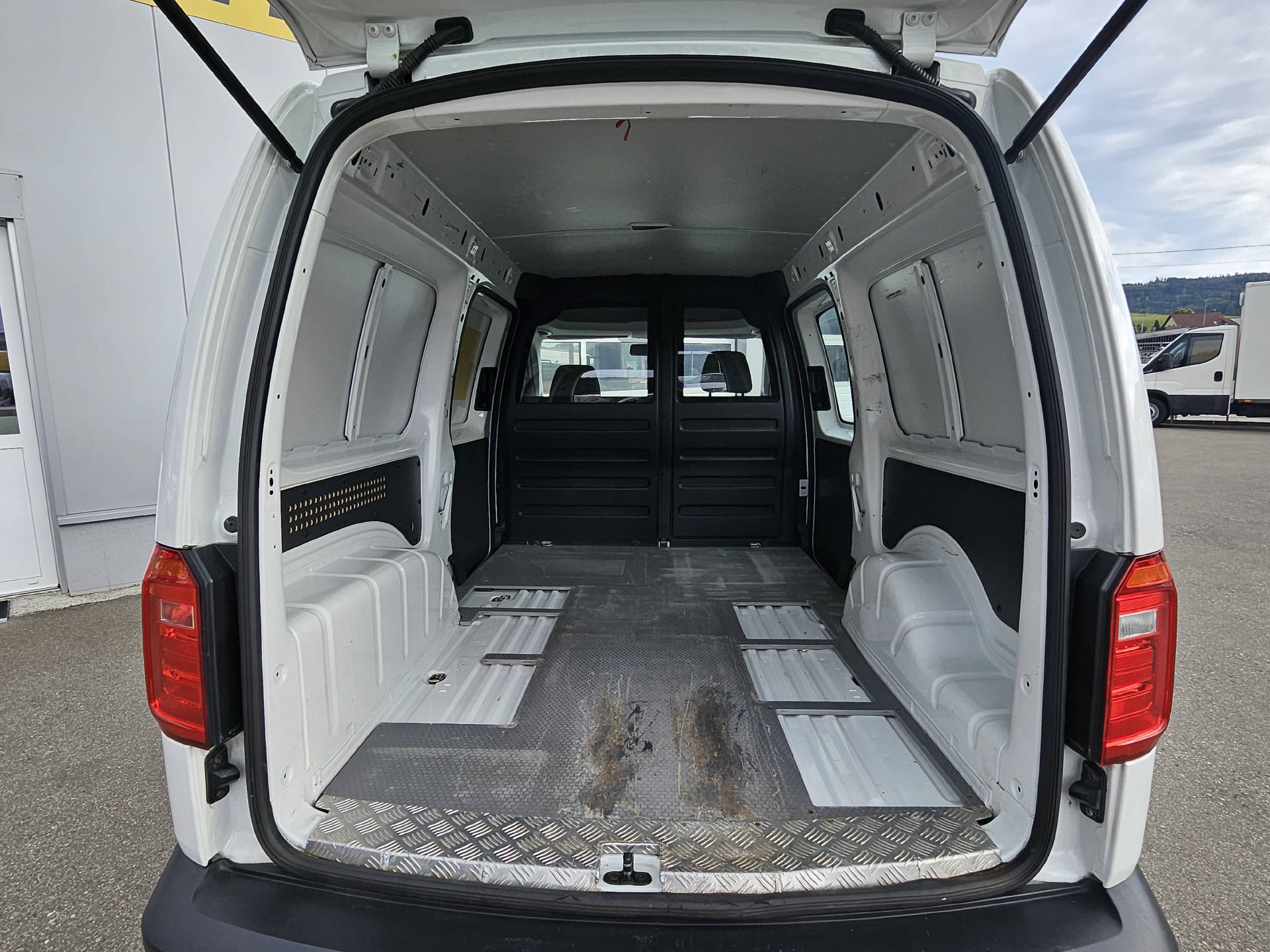 VW Caddy Maxi Kaw. 2.0 TDI 122 BMT 4motion * Klima * Anhängerkupplung * Navi *-image-11