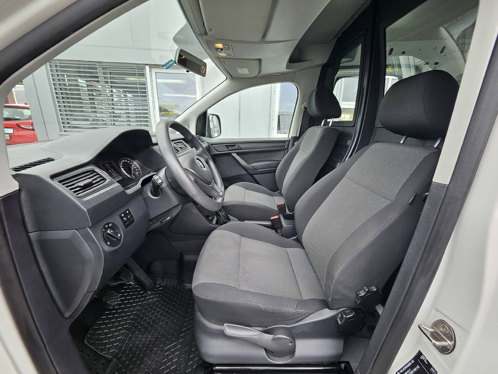 VW Caddy Maxi Kaw. 2.0 TDI 122 BMT 4motion * Klima * Anhängerkupplung * Navi *-image-13