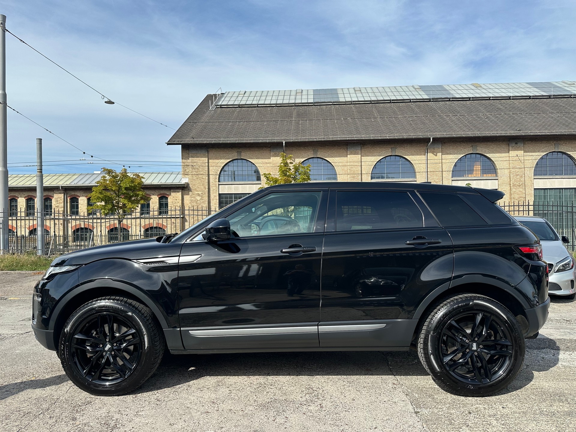LAND ROVER Range Rover Evoque 2.0 Si4 SE AT9-showroom-element-3
