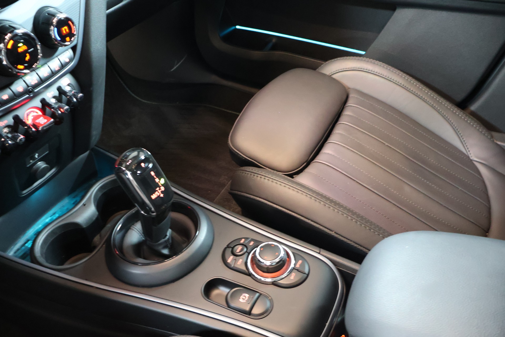 MINI Countryman Cooper S Untamed Edition ALL4 Steptronic-image-12