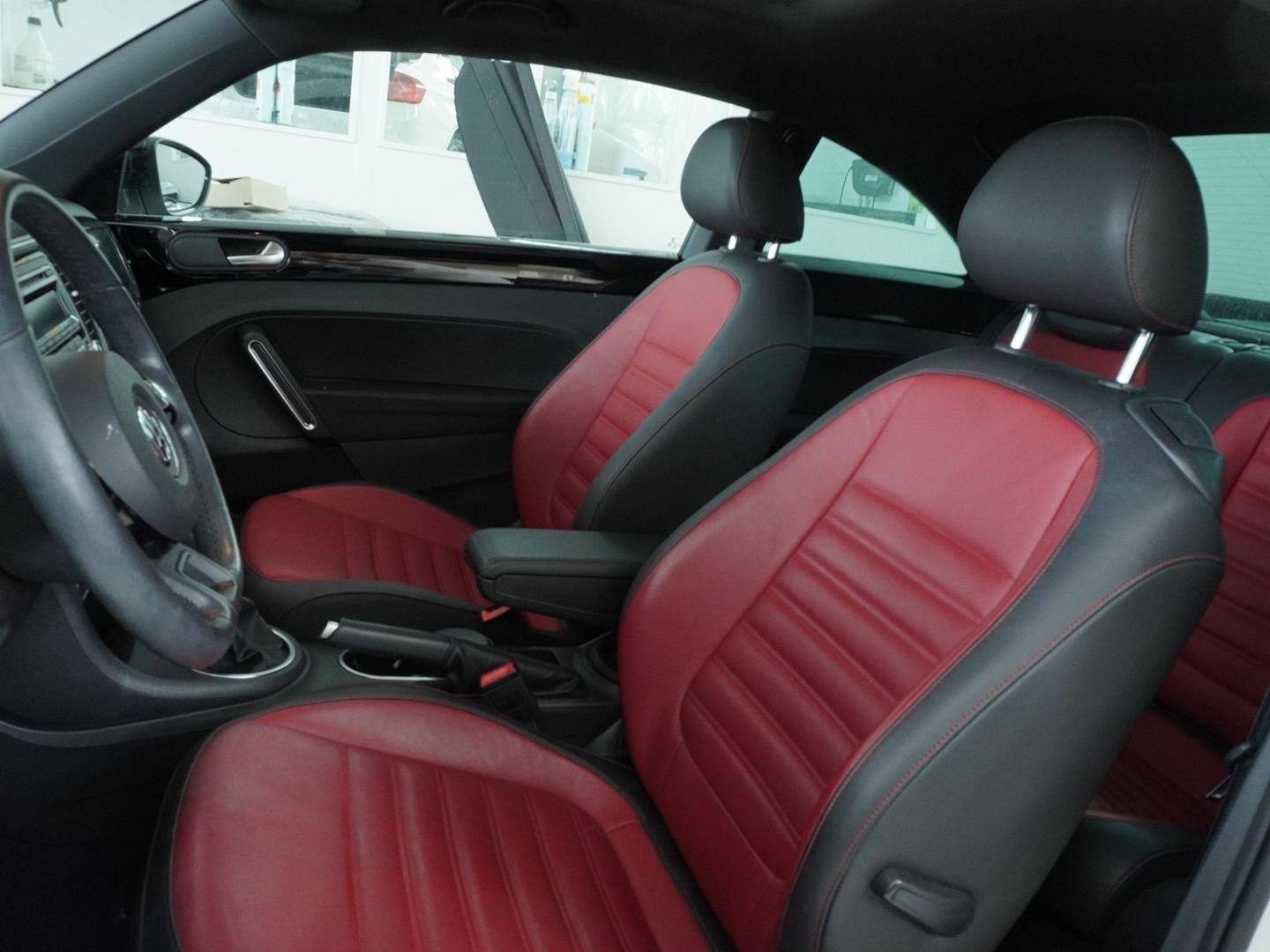VW Beetle 2.0 TSI Sport-image-3