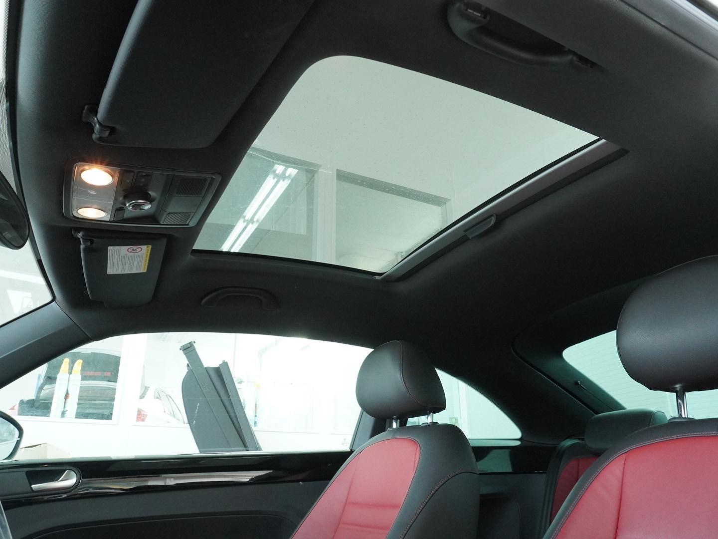 VW Beetle 2.0 TSI Sport-image-6