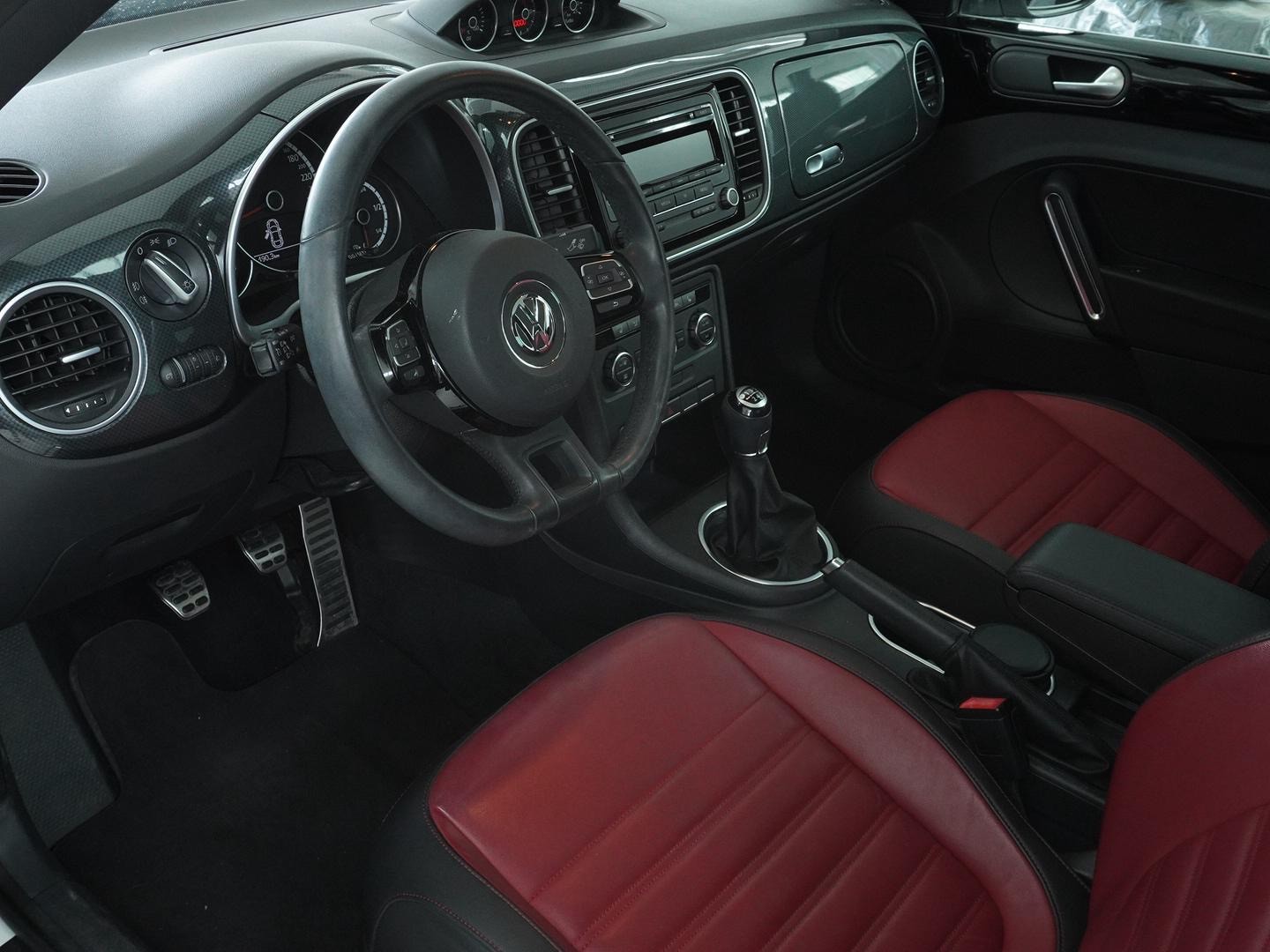 VW Beetle 2.0 TSI Sport-image-2