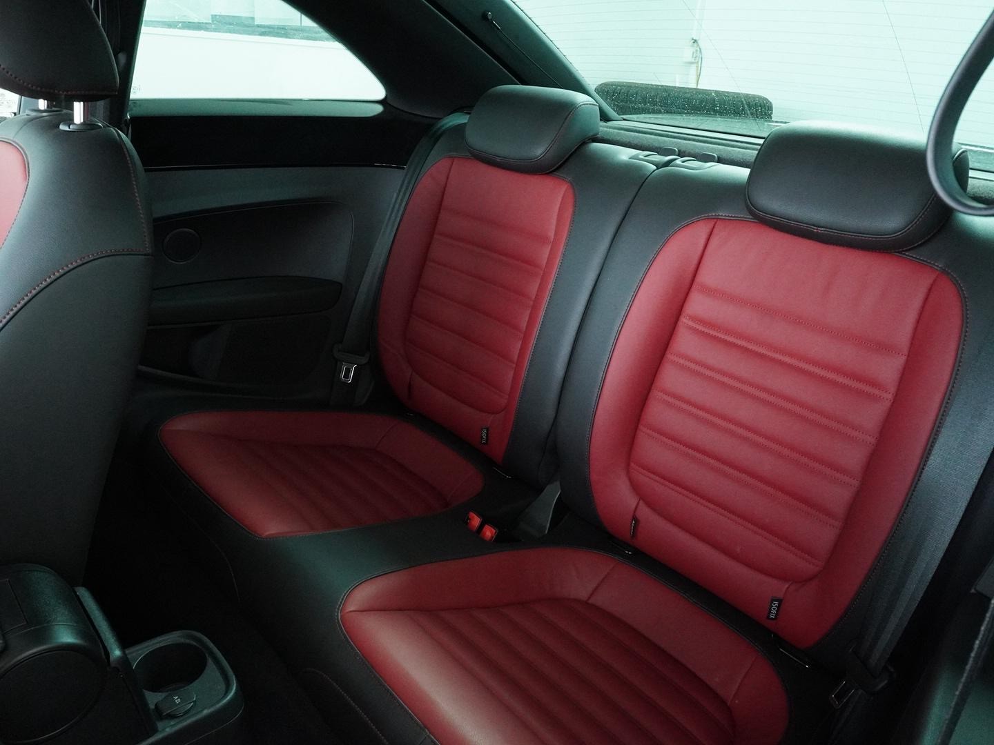 VW Beetle 2.0 TSI Sport-image-4