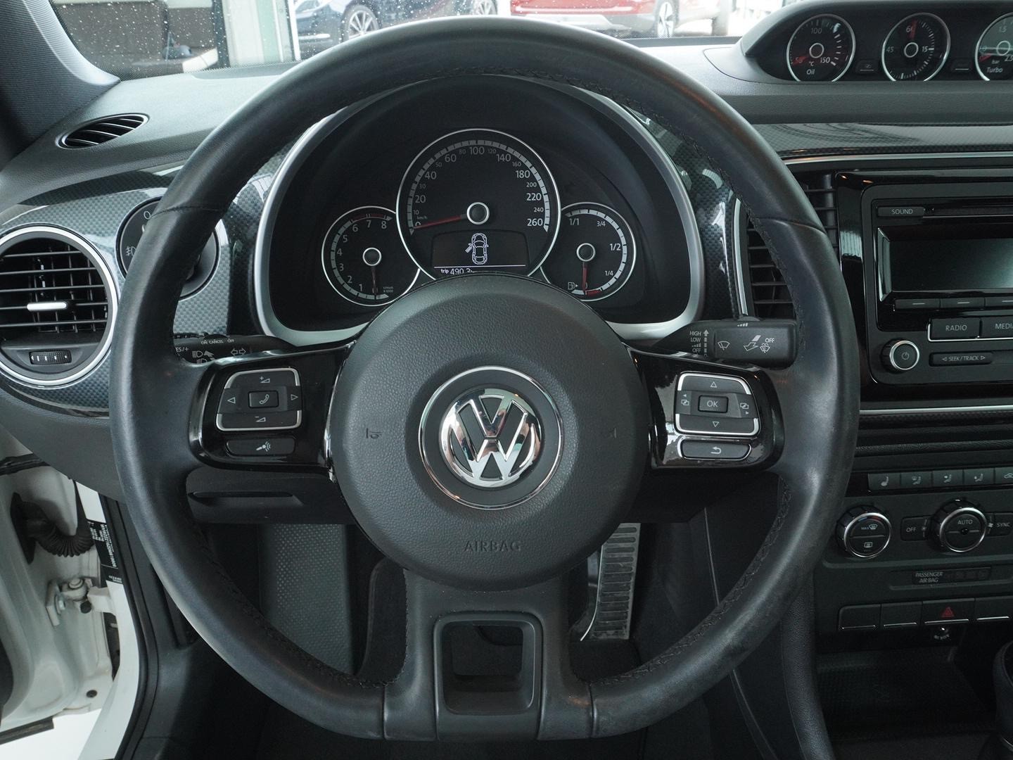 VW Beetle 2.0 TSI Sport-image-5