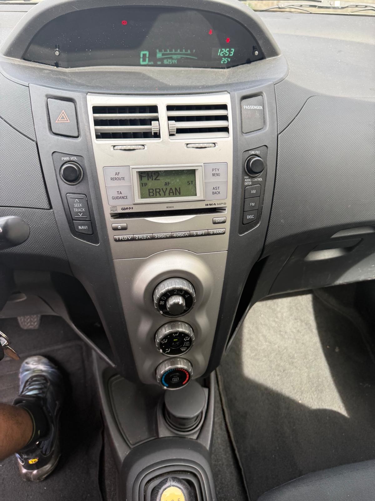 TOYOTA Yaris 1.33 Sol-image-9