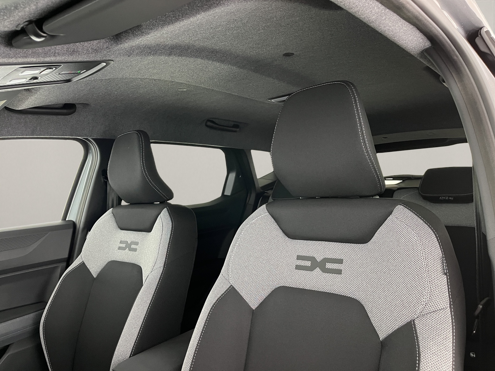 DACIA Duster 1.2 Hybrid Journey 4WD-image-14