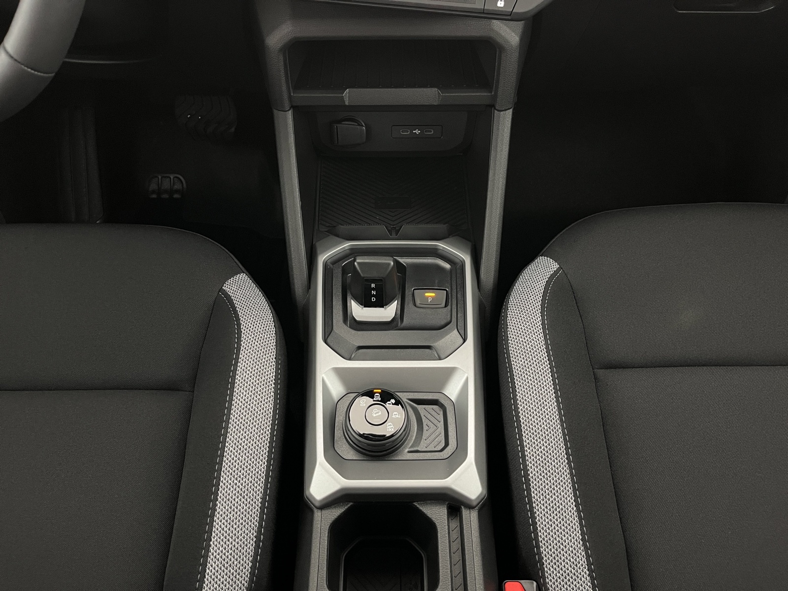 DACIA Duster 1.2 Hybrid Journey 4WD-image-13