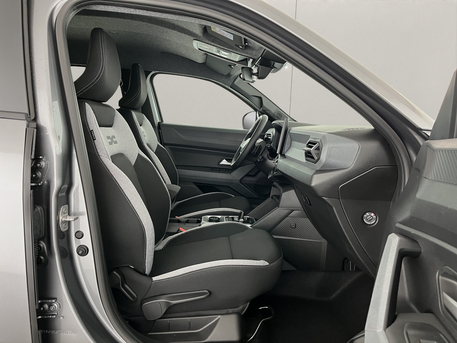 DACIA Duster 1.2 Hybrid Journey 4WD-image-15