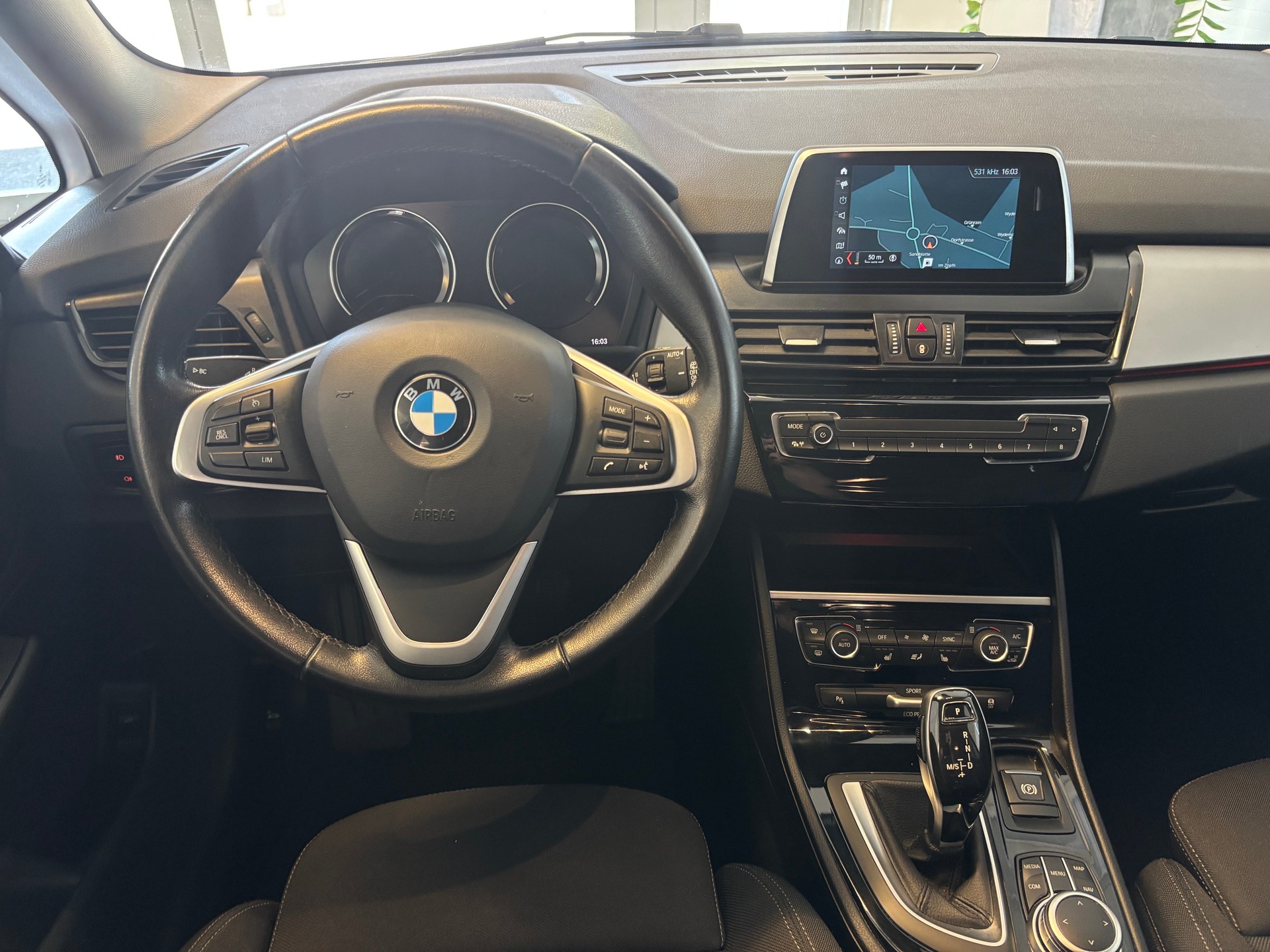 BMW 218d xDrive Gran Tourer Steptronic-image-8