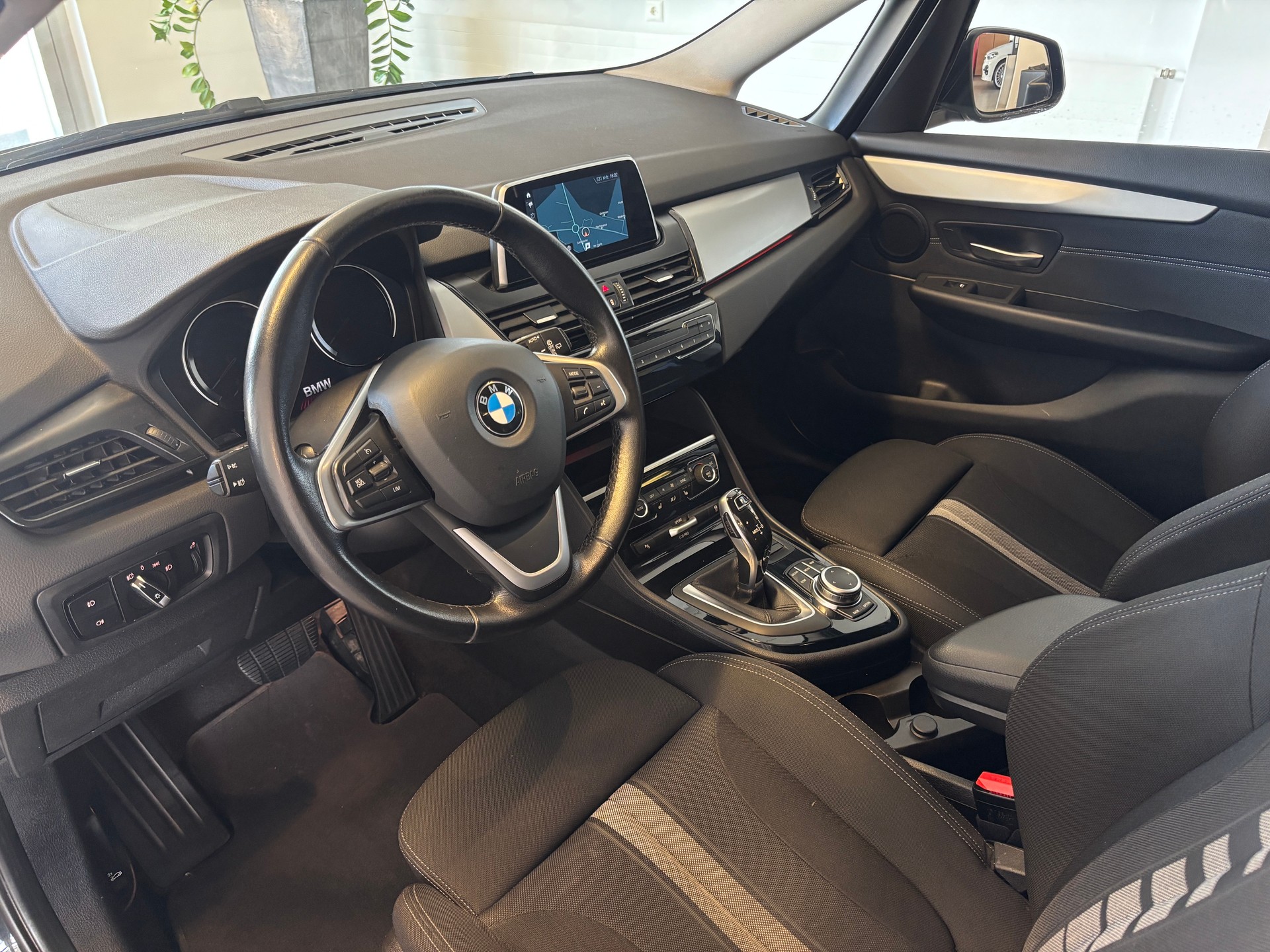 BMW 218d xDrive Gran Tourer Steptronic-image-9