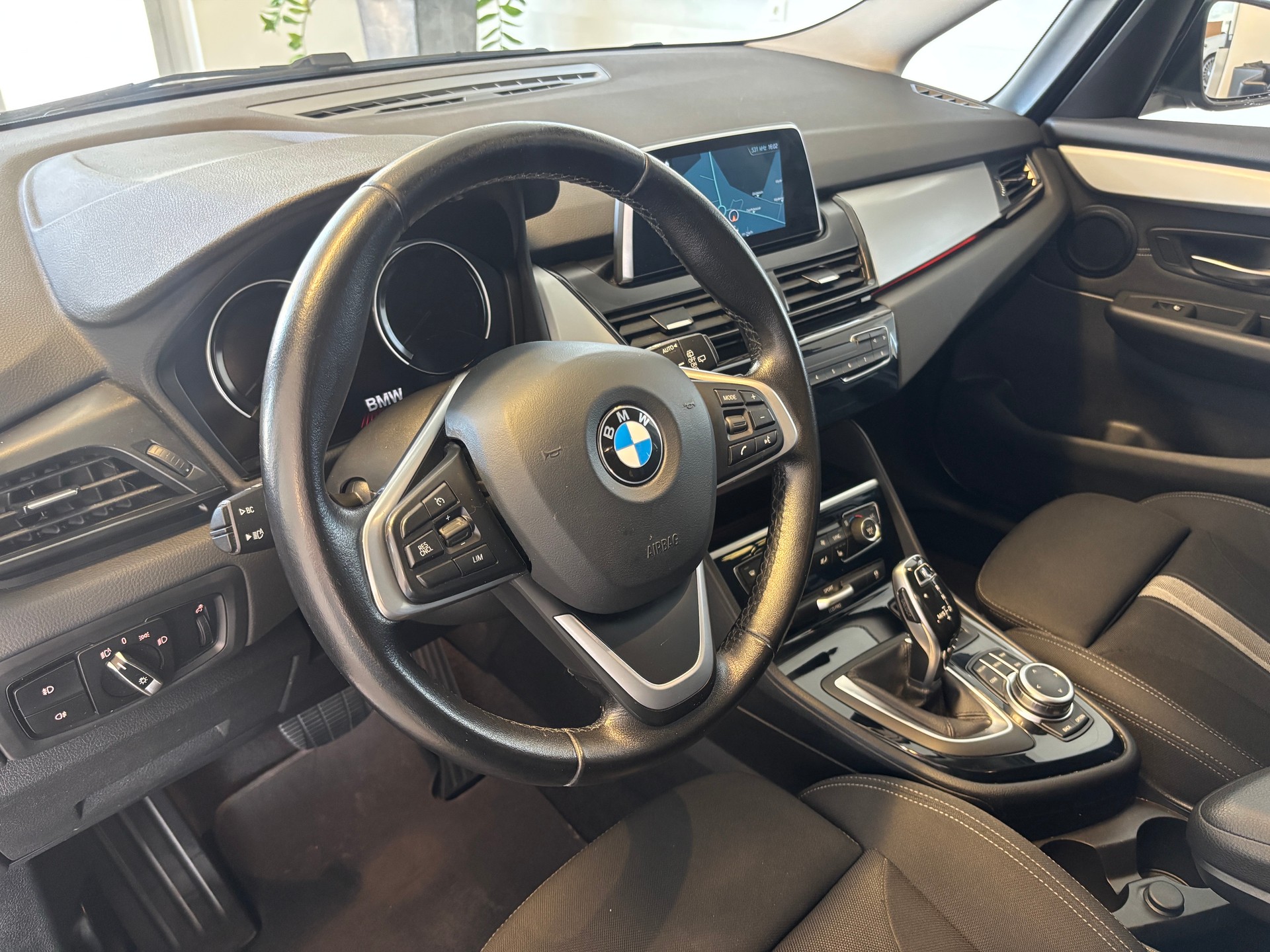 BMW 218d xDrive Gran Tourer Steptronic-image-10