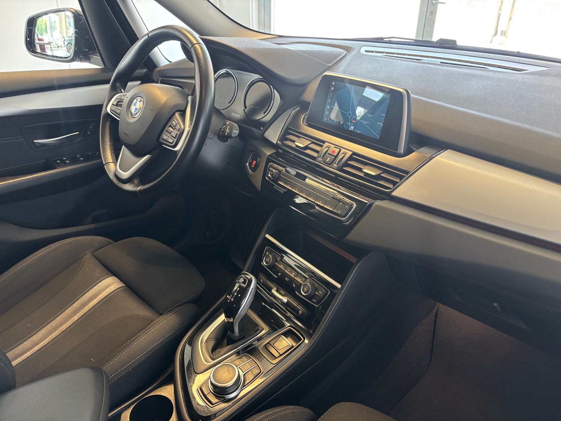 BMW 218d xDrive Gran Tourer Steptronic-image-5