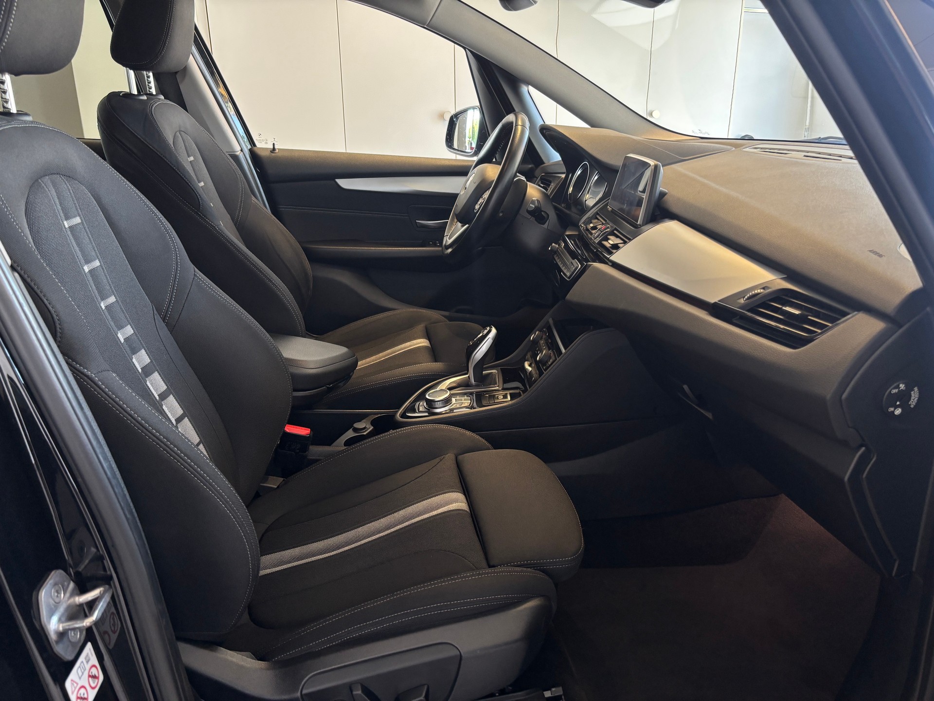 BMW 218d xDrive Gran Tourer Steptronic-image-6