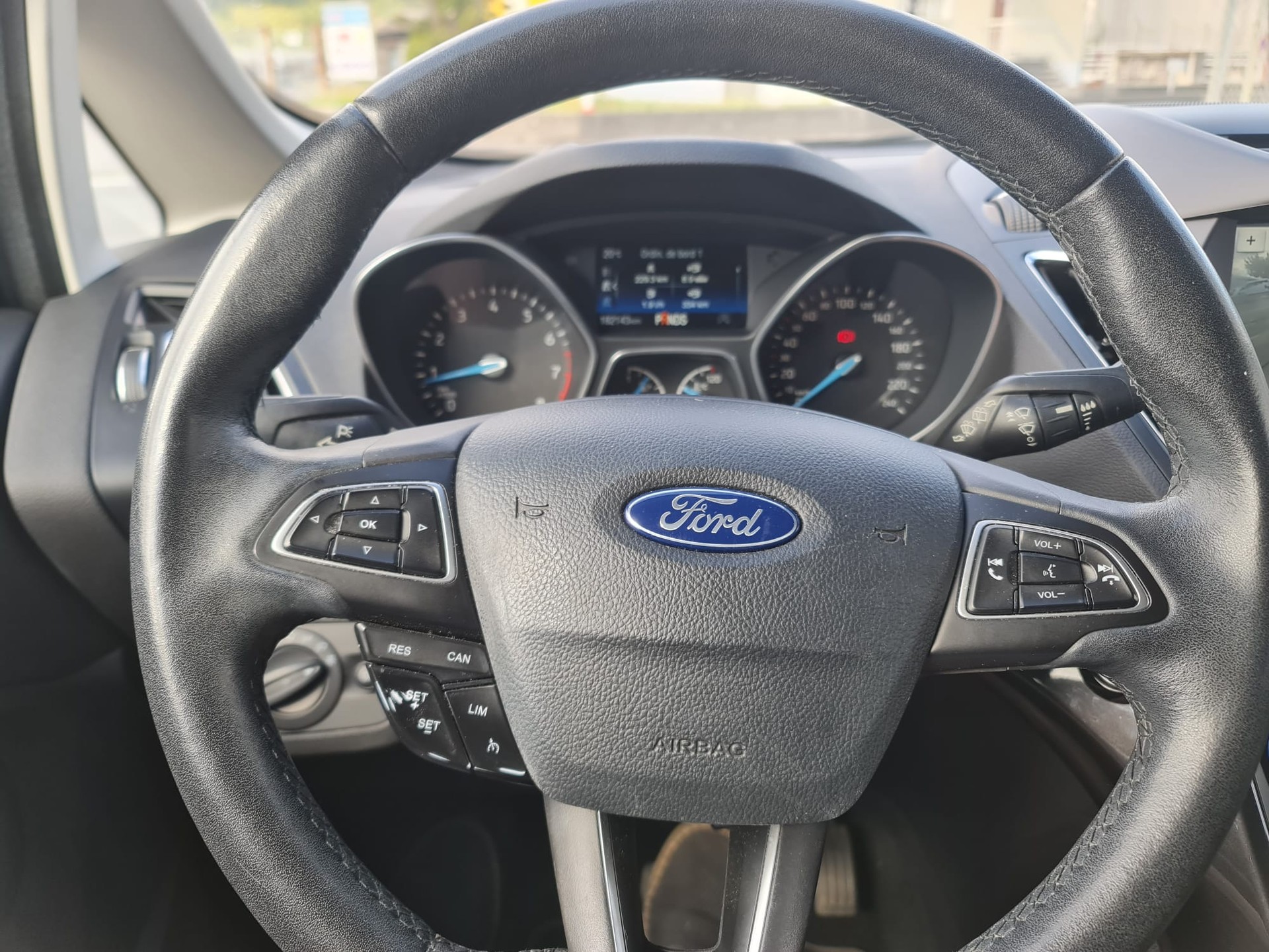 FORD GrC-Max 1.5 SCTi Titanium X-image-12