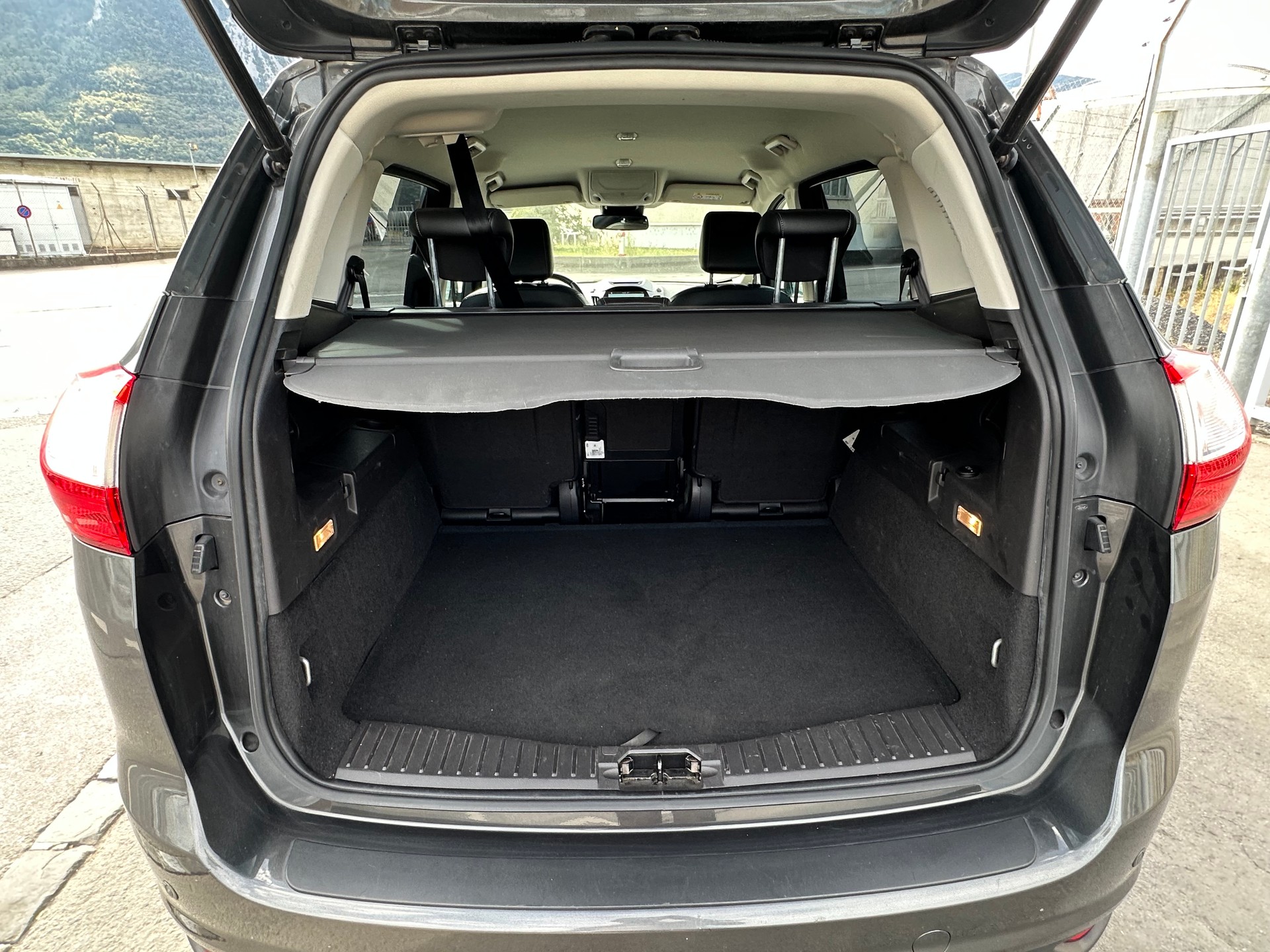 FORD GrC-Max 1.5 SCTi Titanium X-image-13