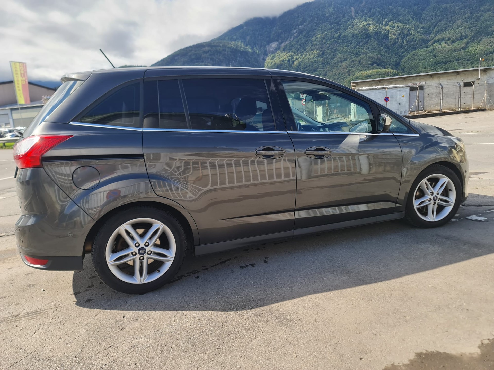 FORD GrC-Max 1.5 SCTi Titanium X-image-6