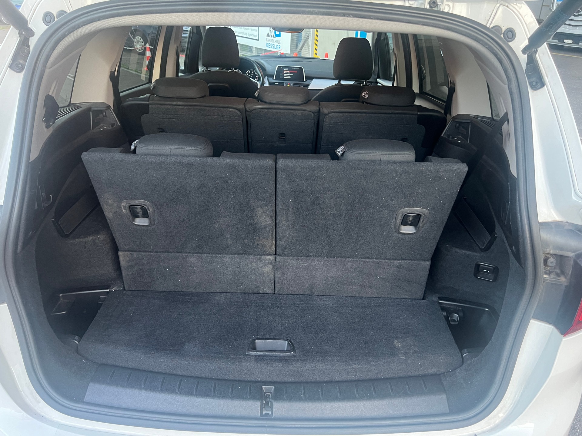 BMW 218 Gran Tourer-image-12