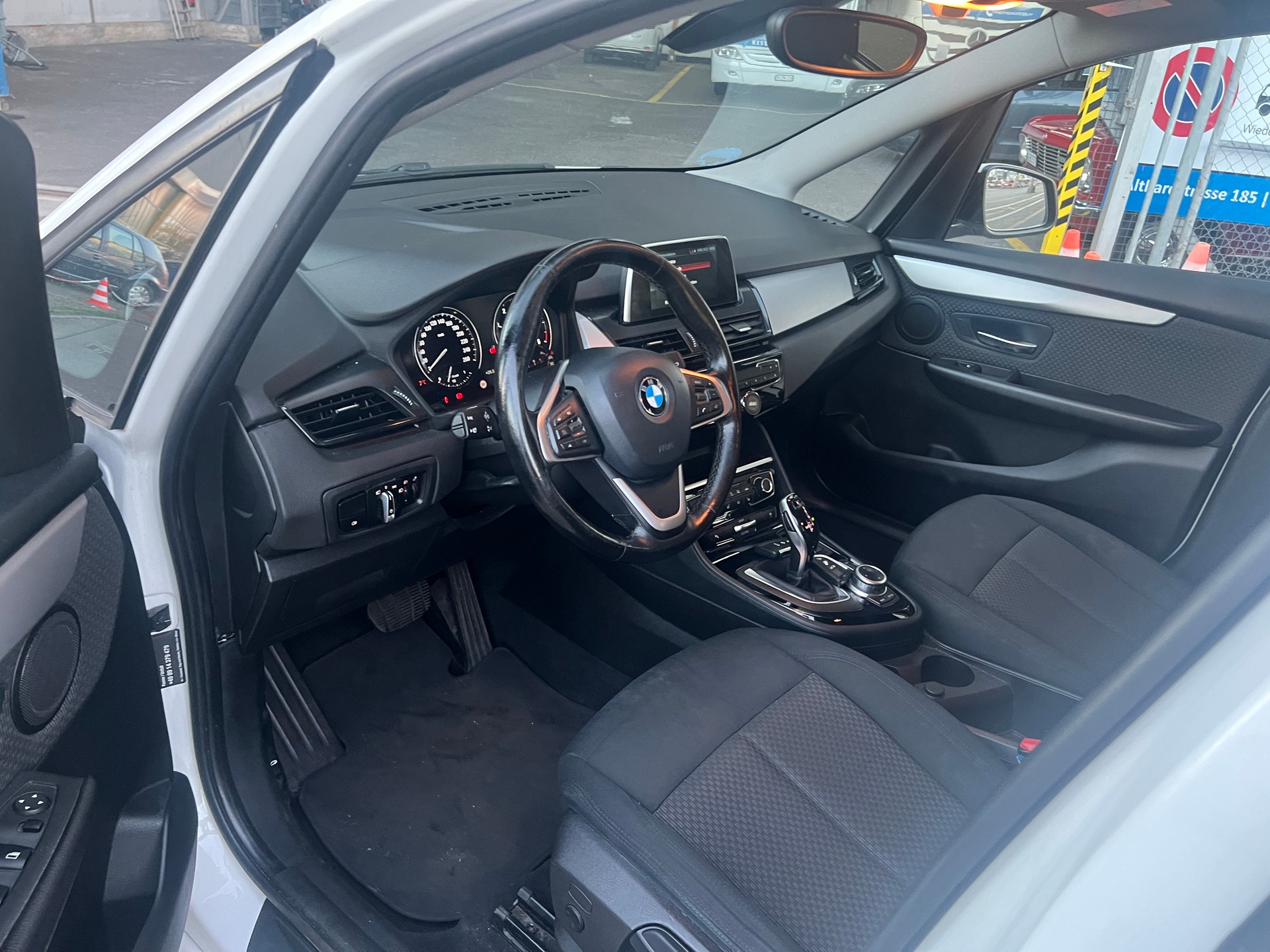 BMW 218 Gran Tourer-image-13
