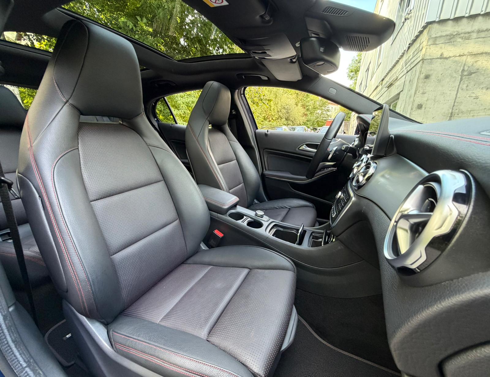 MERCEDES-BENZ GLA 200 AMG Line 7G-DCT-image-16