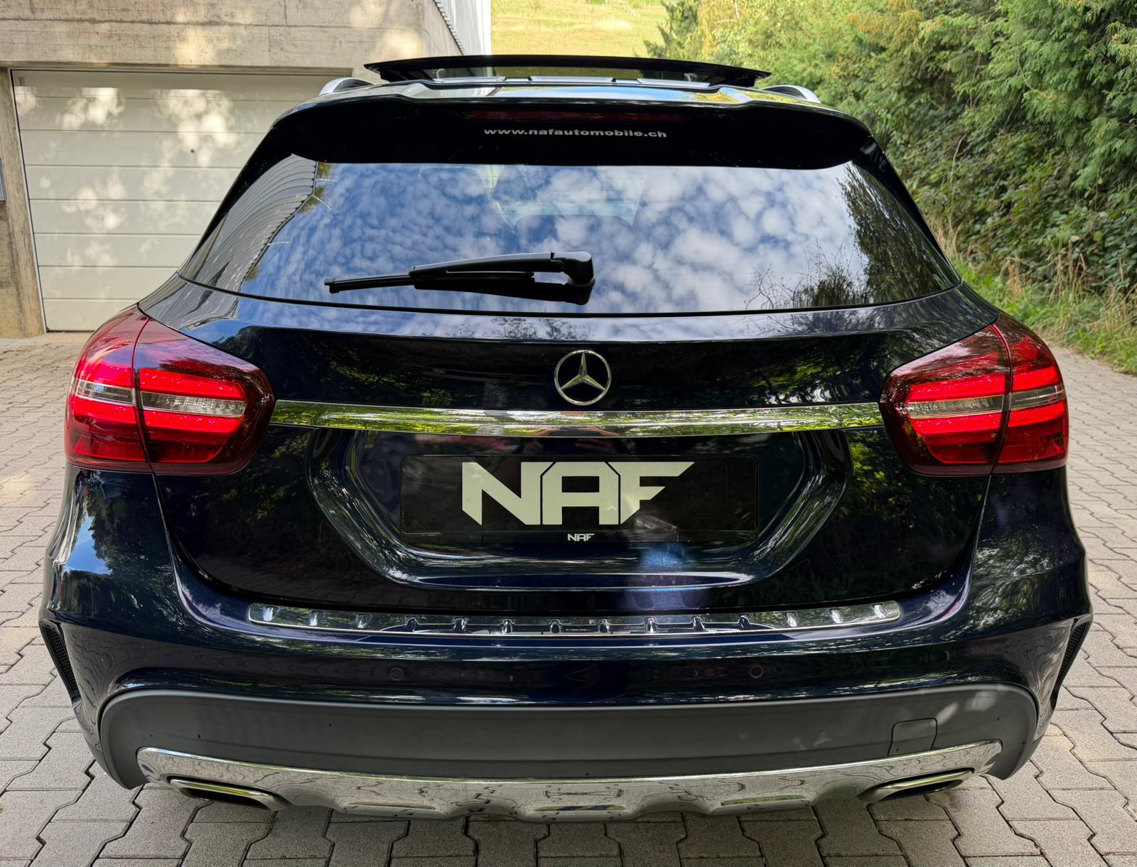 MERCEDES-BENZ GLA 200 AMG Line 7G-DCT-image-3