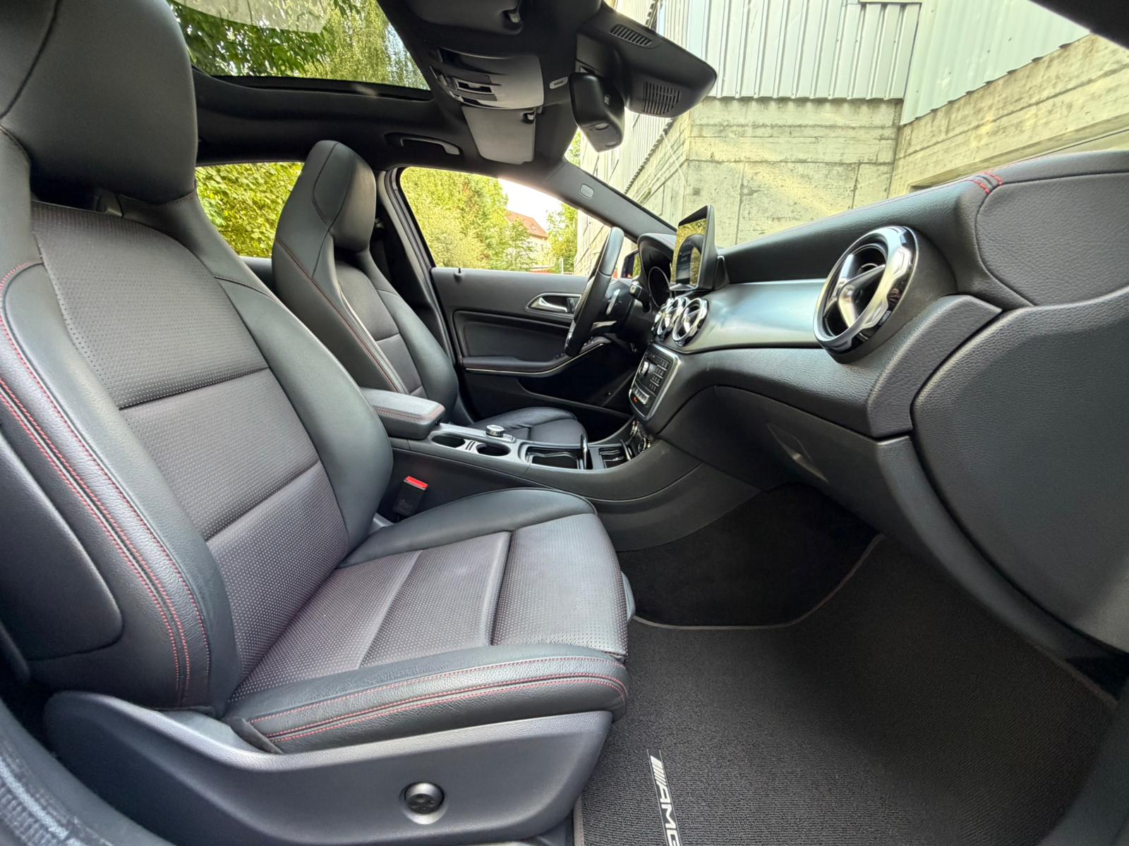 MERCEDES-BENZ GLA 200 AMG Line 7G-DCT-image-15