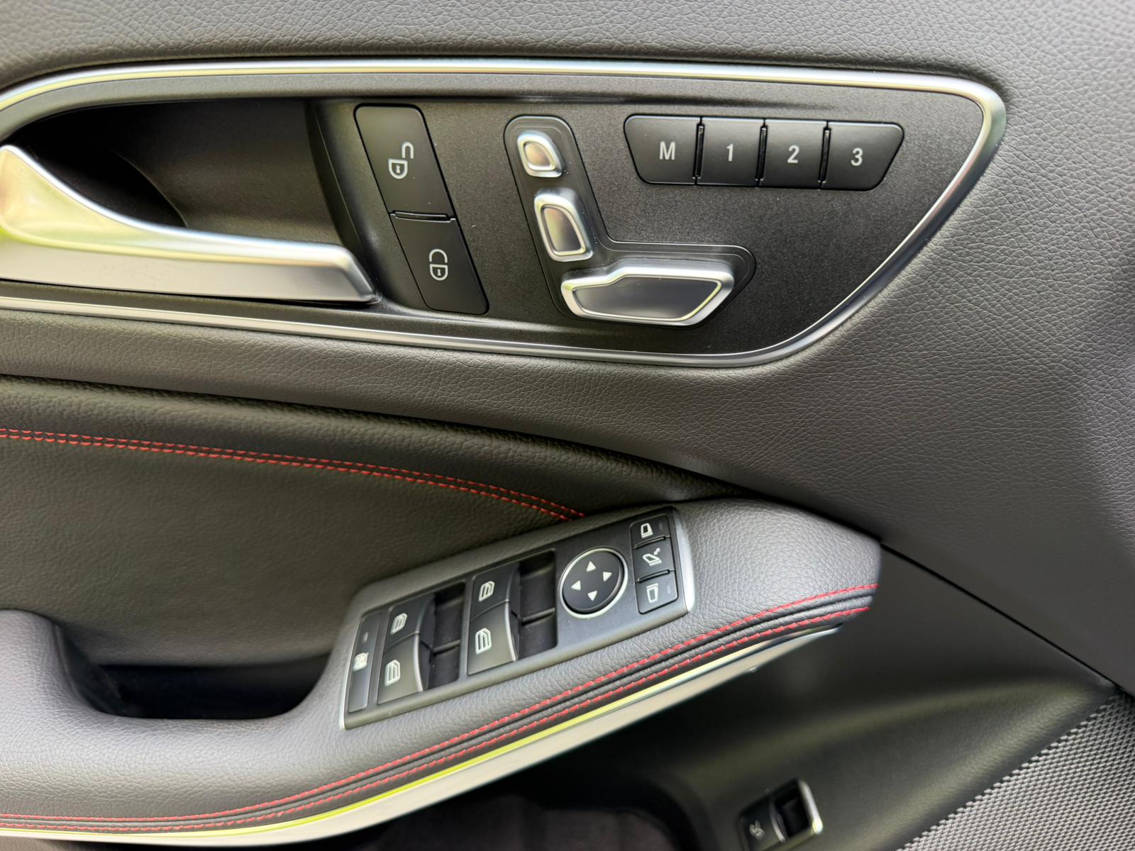 MERCEDES-BENZ GLA 200 AMG Line 7G-DCT-image-17
