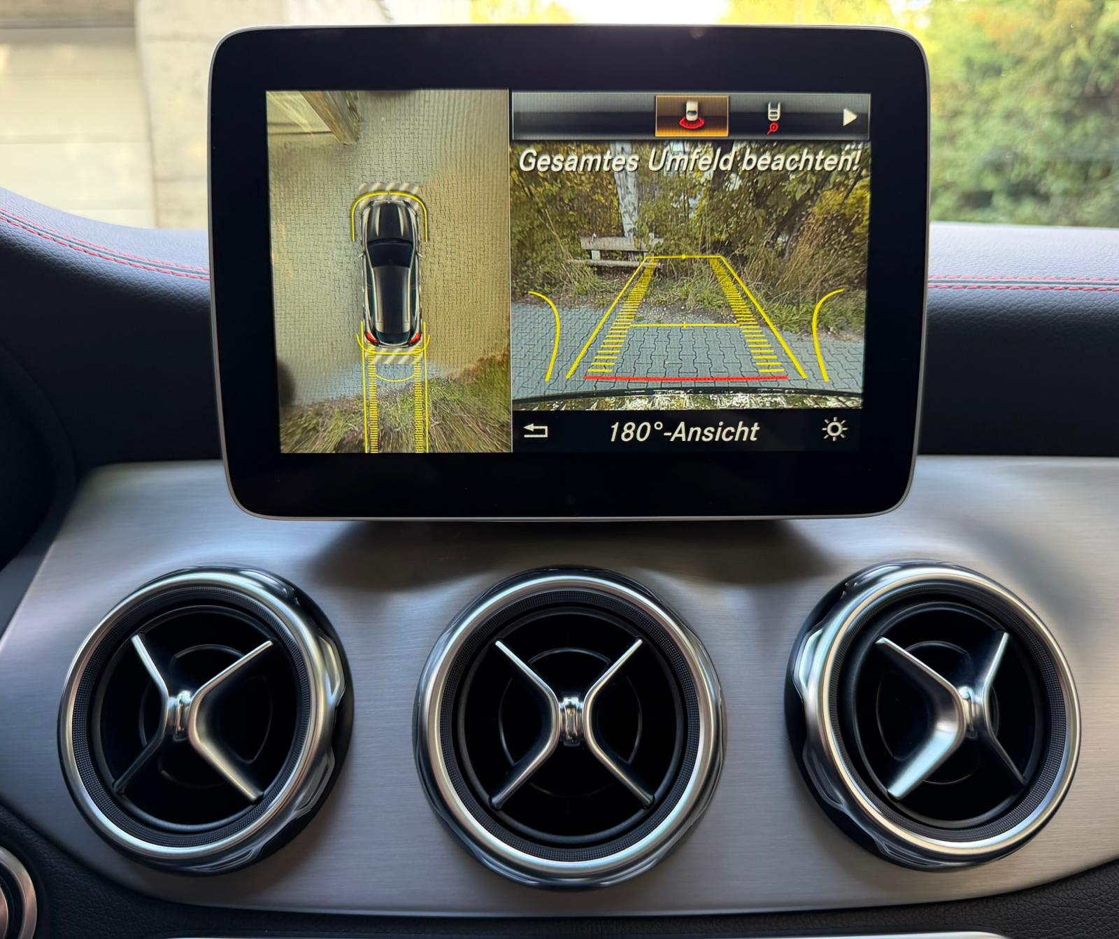 MERCEDES-BENZ GLA 200 AMG Line 7G-DCT-image-22