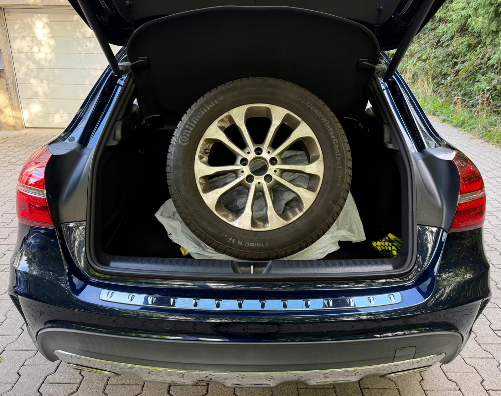 MERCEDES-BENZ GLA 200 AMG Line 7G-DCT-image-28