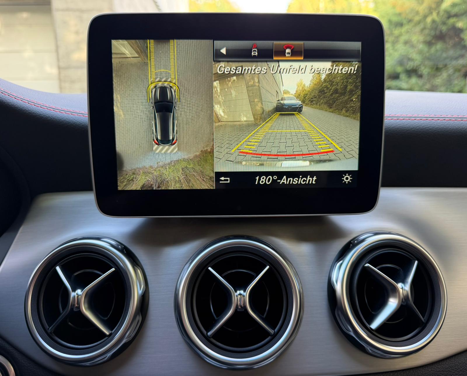 MERCEDES-BENZ GLA 200 AMG Line 7G-DCT-image-23