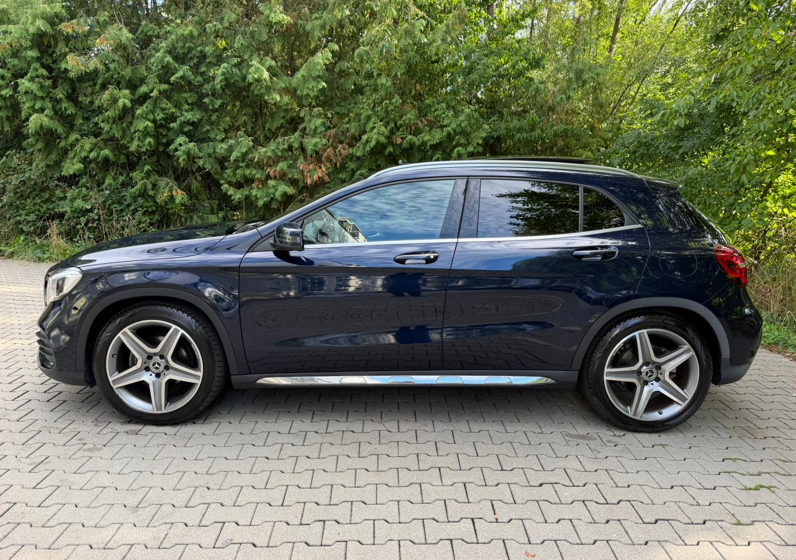MERCEDES-BENZ GLA 200 AMG Line 7G-DCT-image-1