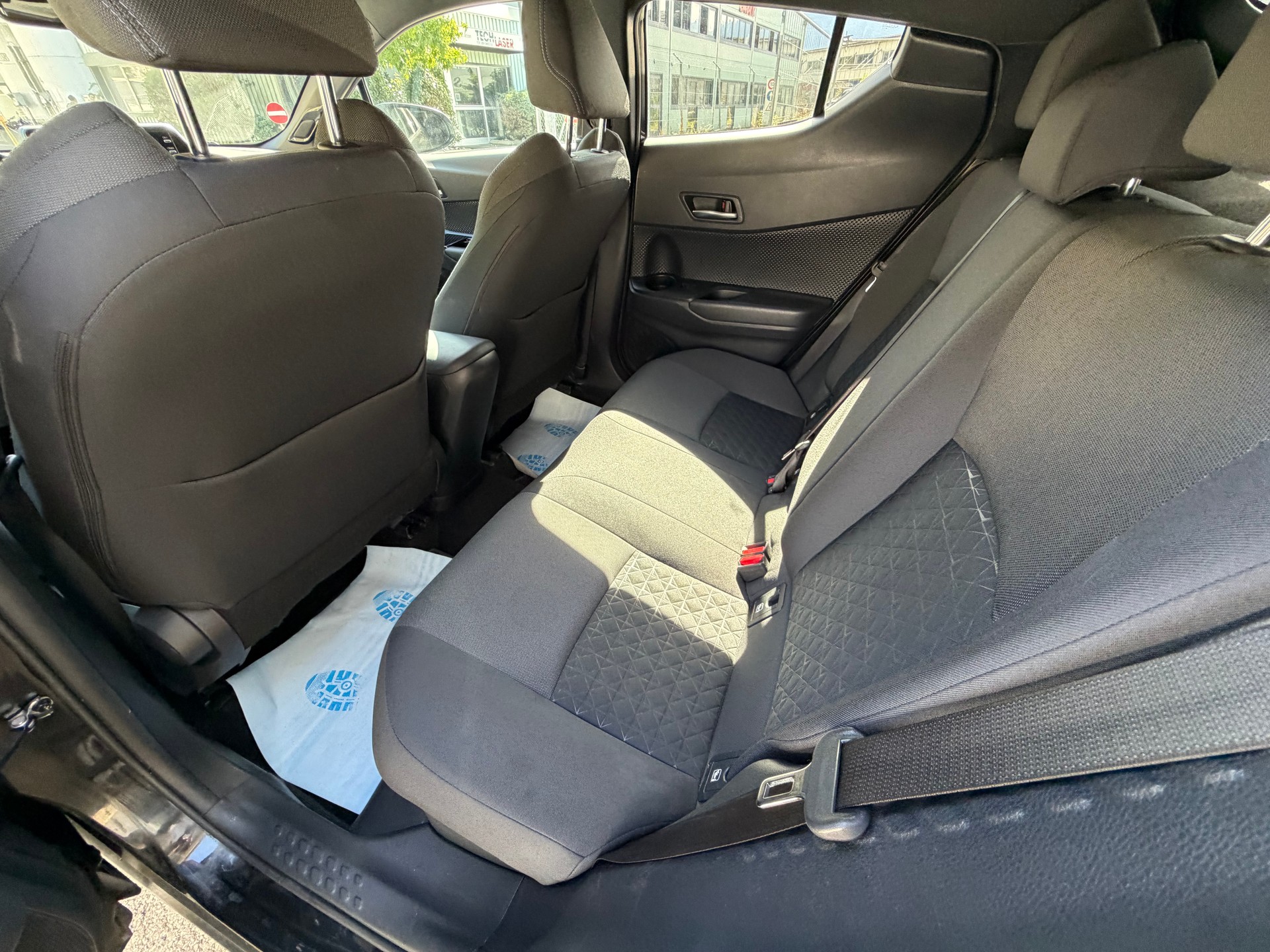 TOYOTA C-HR 2.0 HSD CVT Trend-image-8