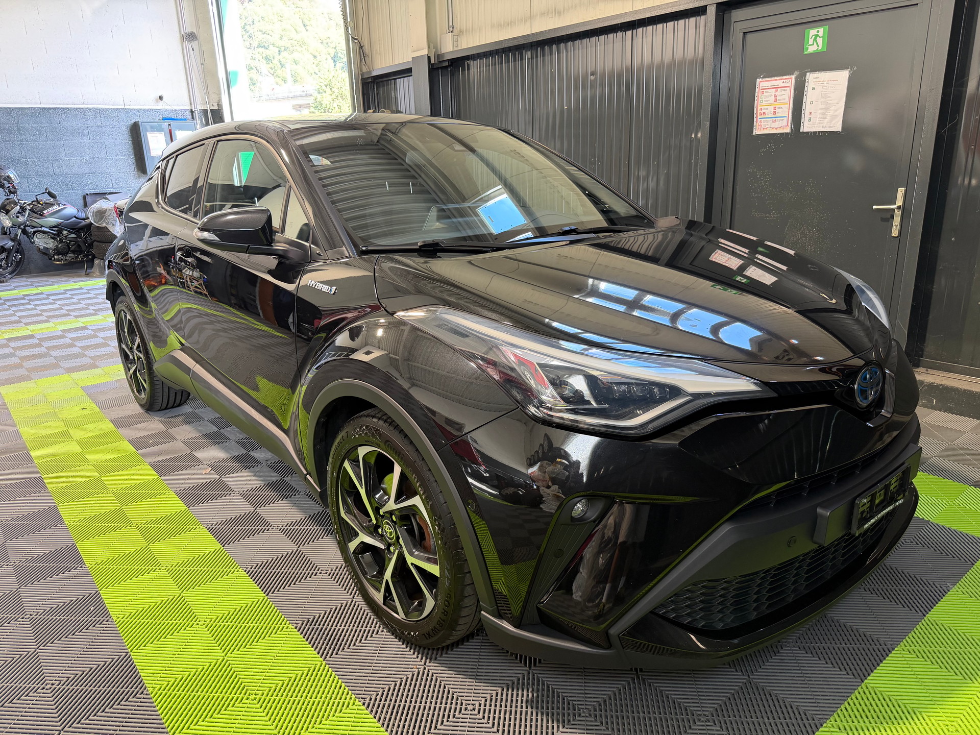 TOYOTA C-HR 2.0 HSD CVT Trend-image-1