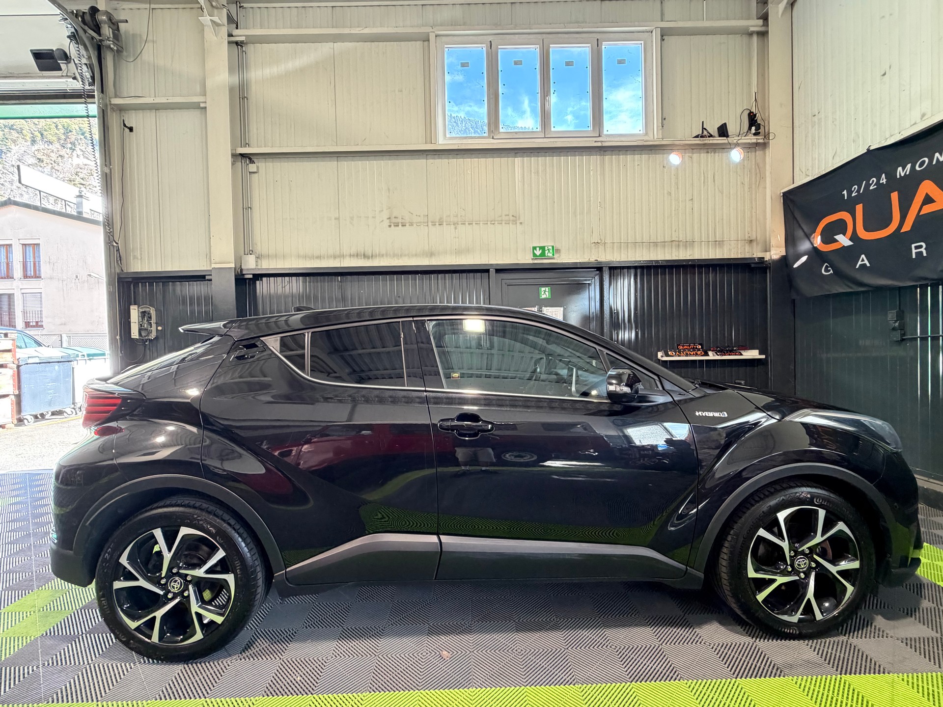 TOYOTA C-HR 2.0 HSD CVT Trend-image-2