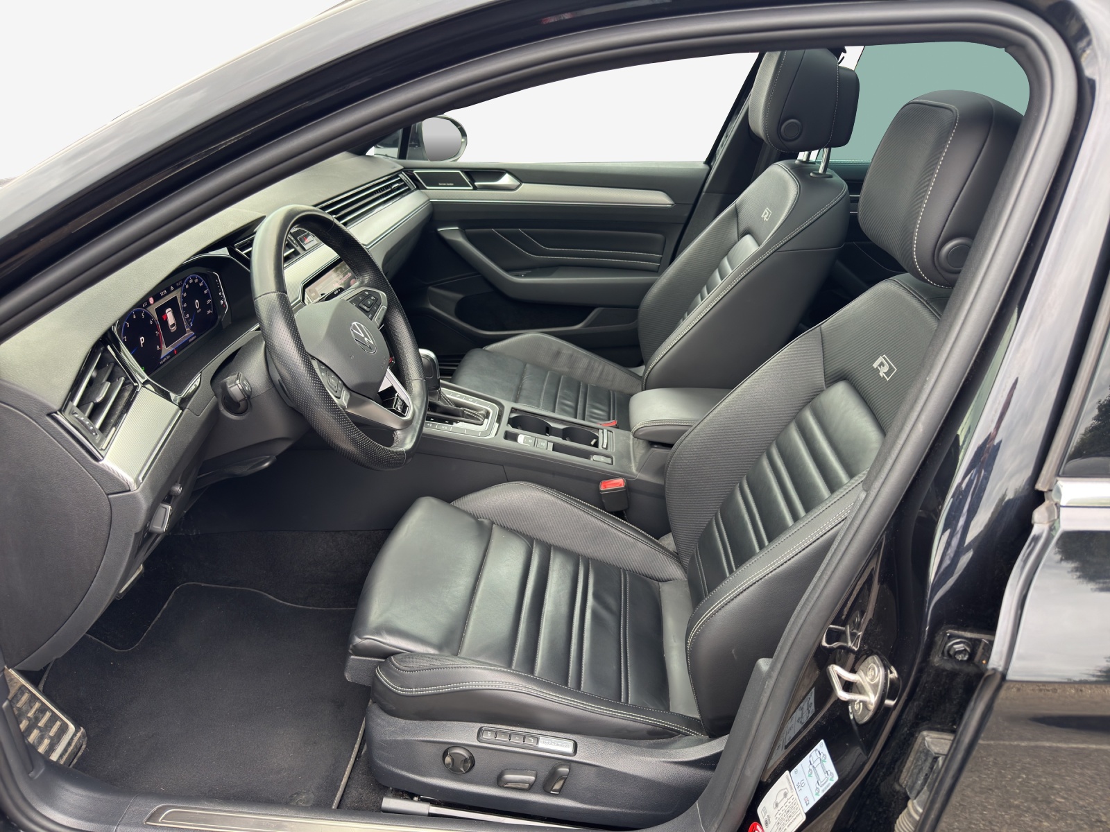 VW Passat Variant 2.0 TSI Elegance 4Motion DSG-image-7