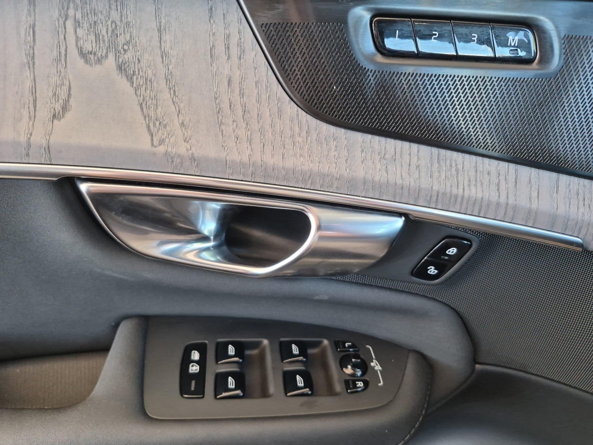 VOLVO XC90 2.0 B5 MH Plus Bright AWD-image-16