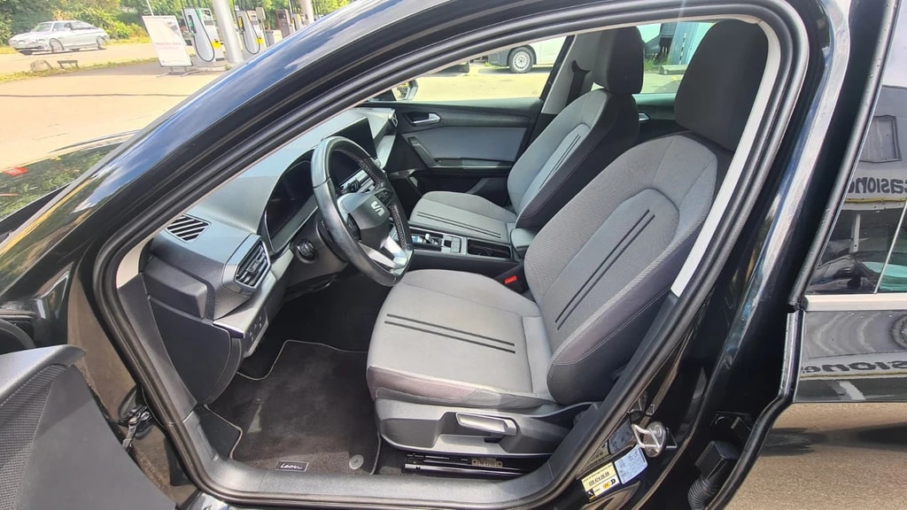 SEAT Leon ST 2.0 TDI EVO DSG Style ** Full Digital Cockpit ** Parklehnassistanz **Gr.Navi ** Parkhilfe ** Neues Modell 2022 **-image-17