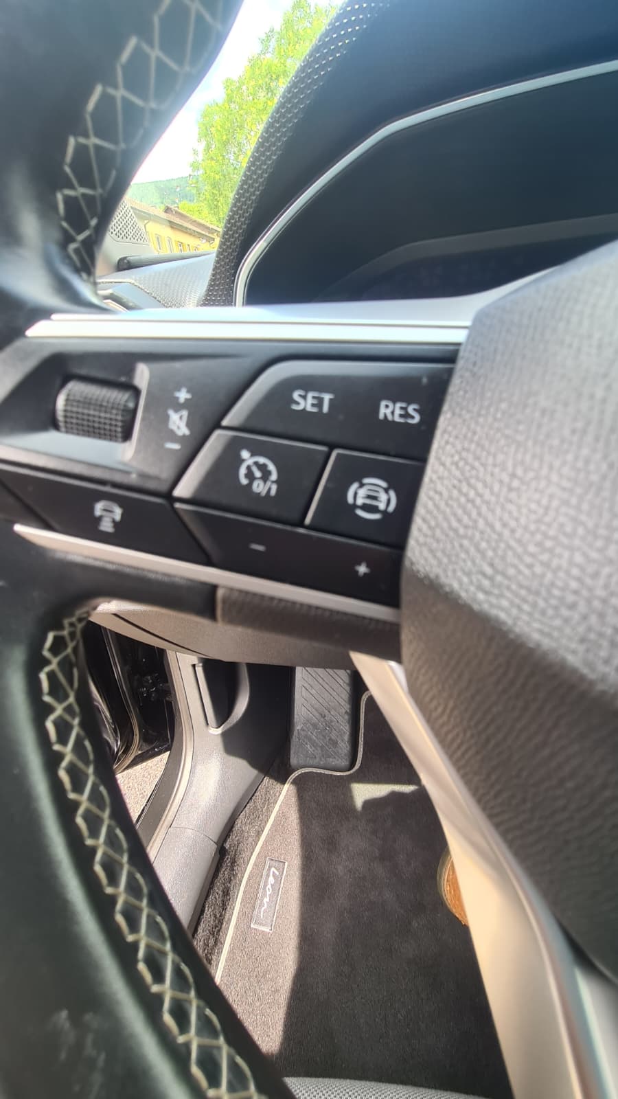 SEAT Leon ST 2.0 TDI EVO DSG Style ** Full Digital Cockpit ** Parklehnassistanz **Gr.Navi ** Parkhilfe ** Neues Modell 2022 **-image-10