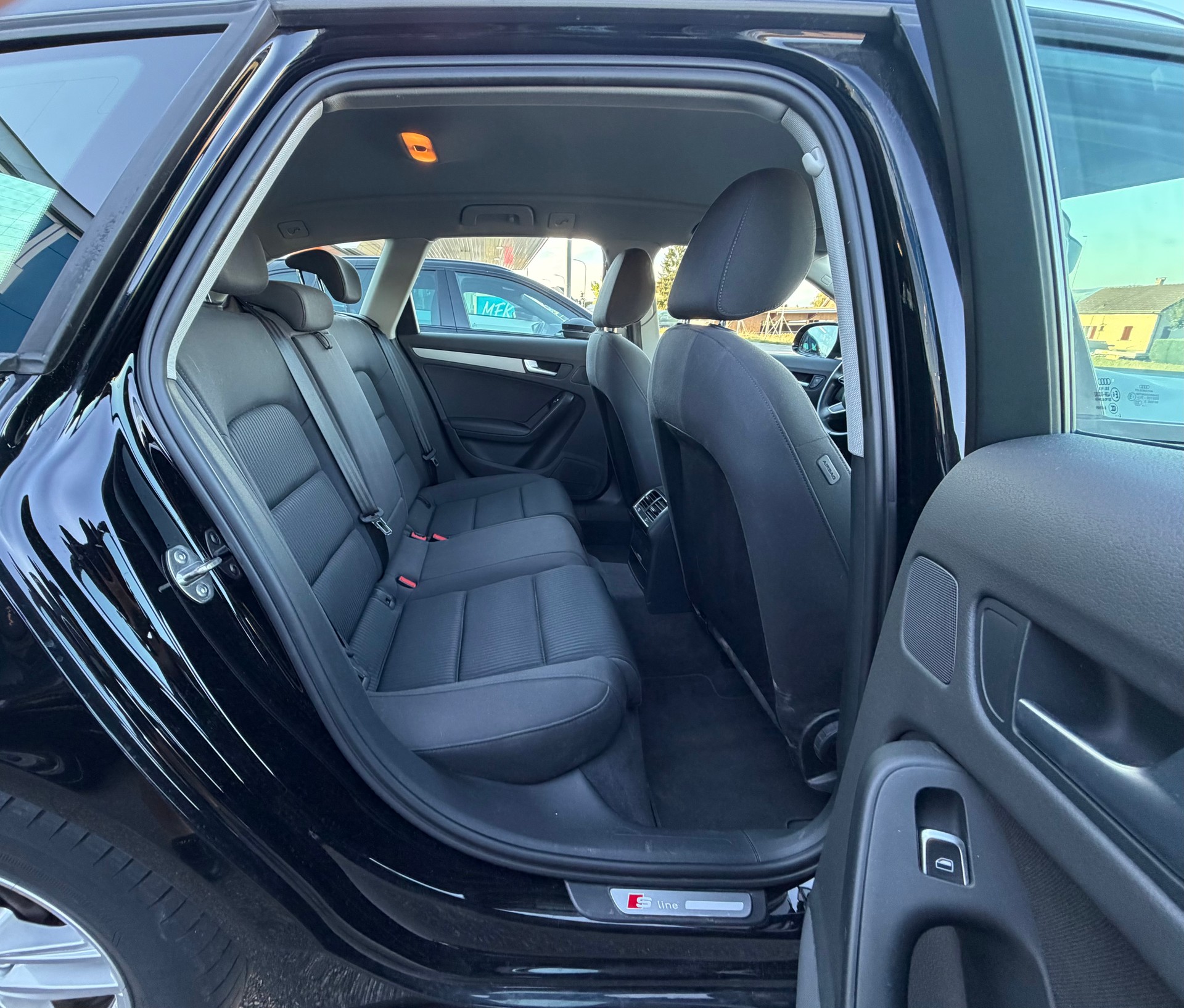 AUDI A4 Avant 2.0 TDI S-Line multitronic-image-7